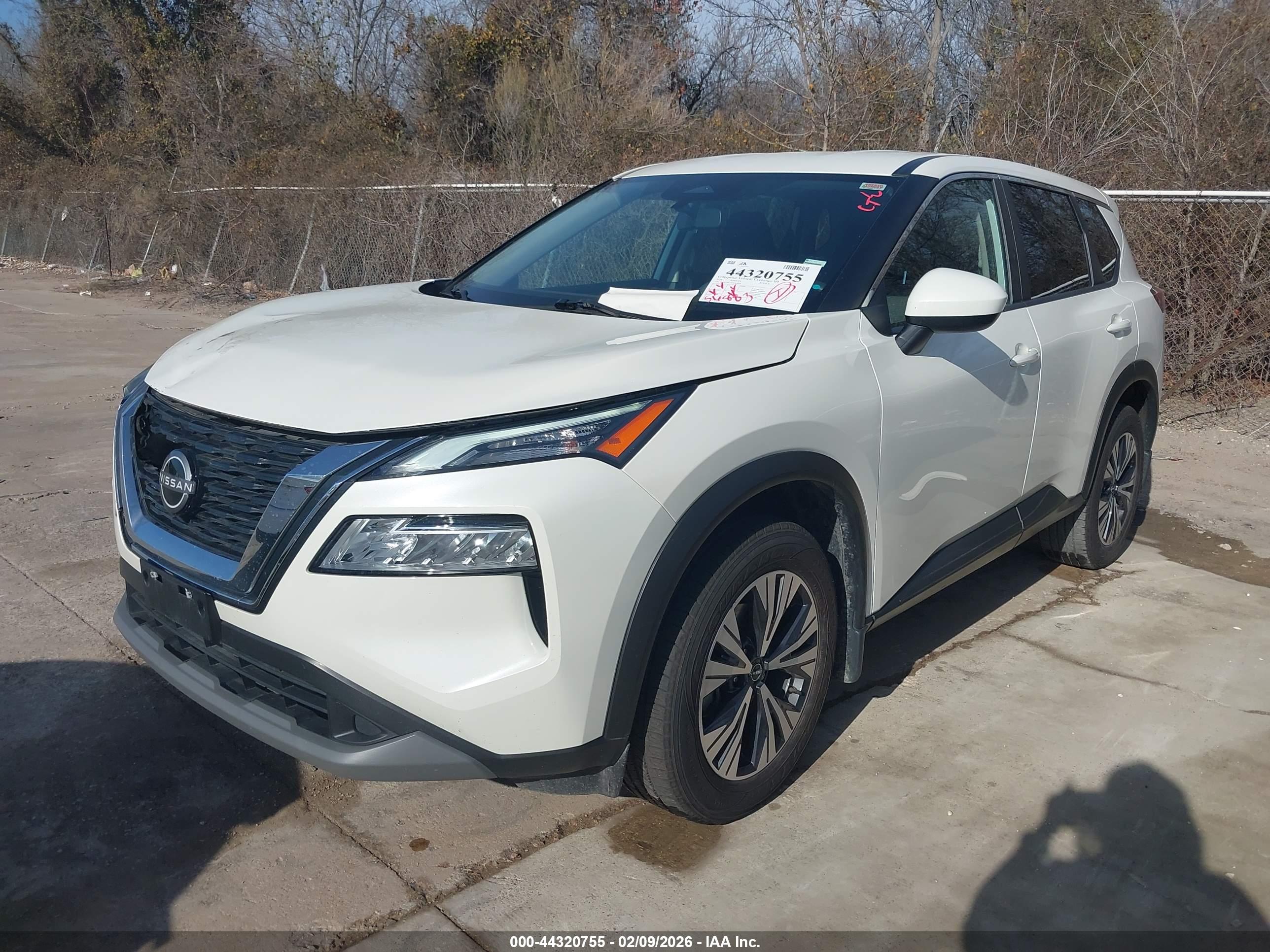 NISSAN ROGUE image 2