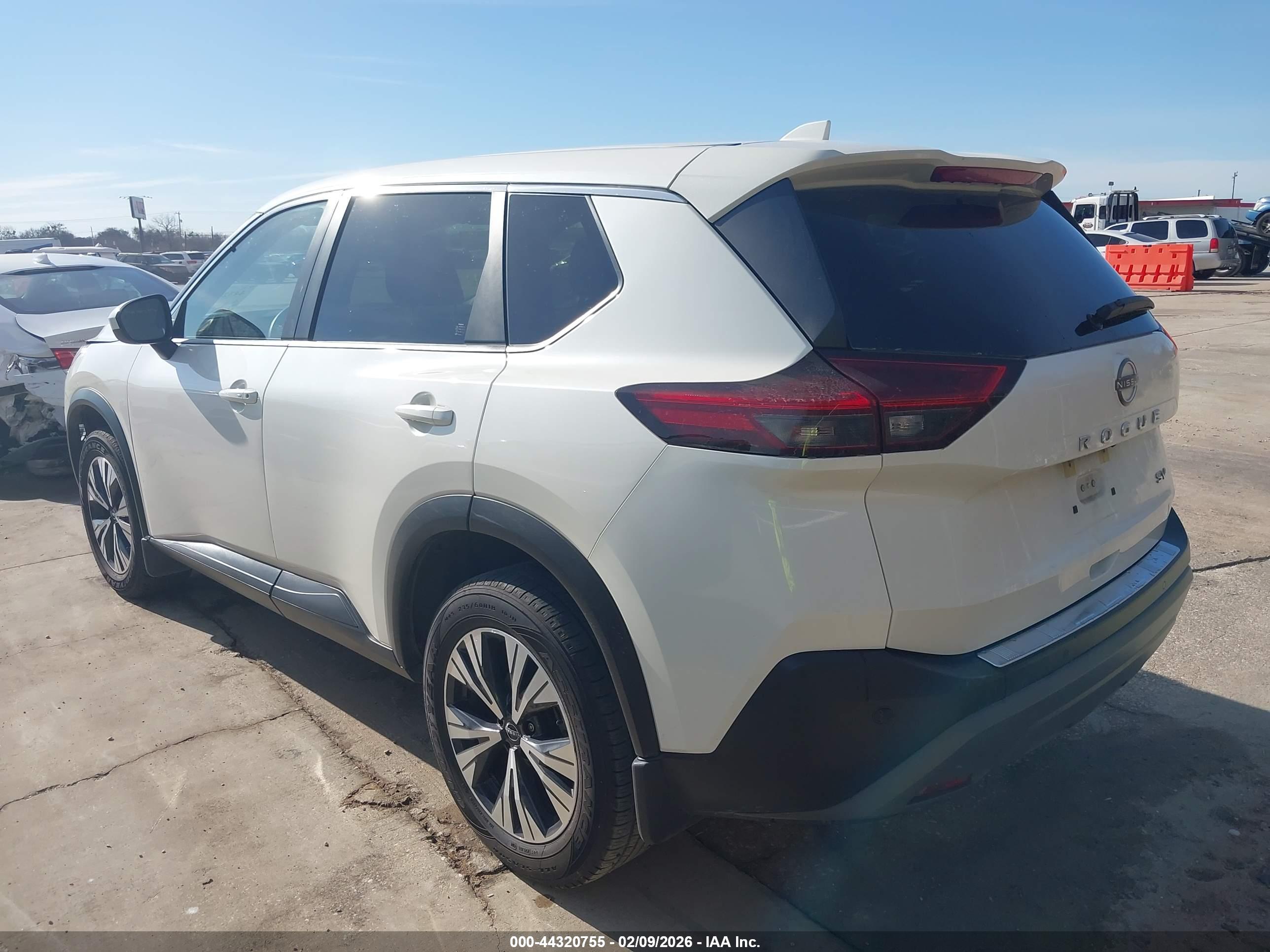NISSAN ROGUE image 3