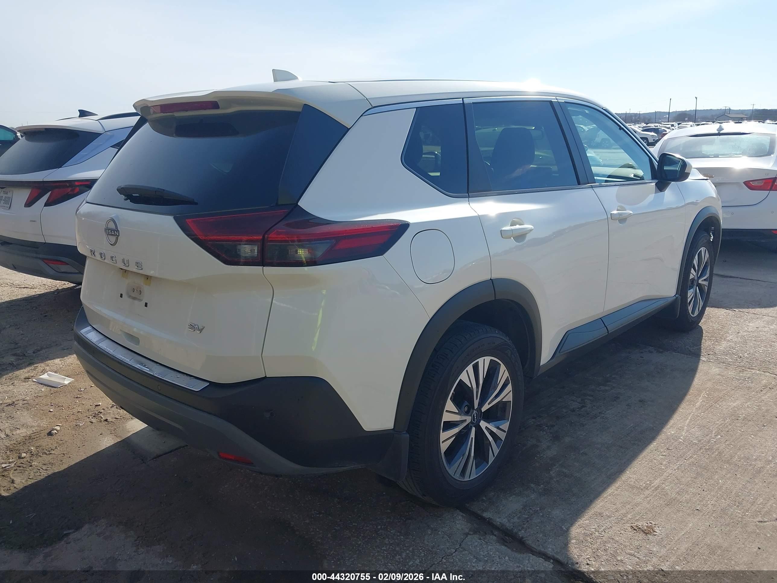 NISSAN ROGUE image 4