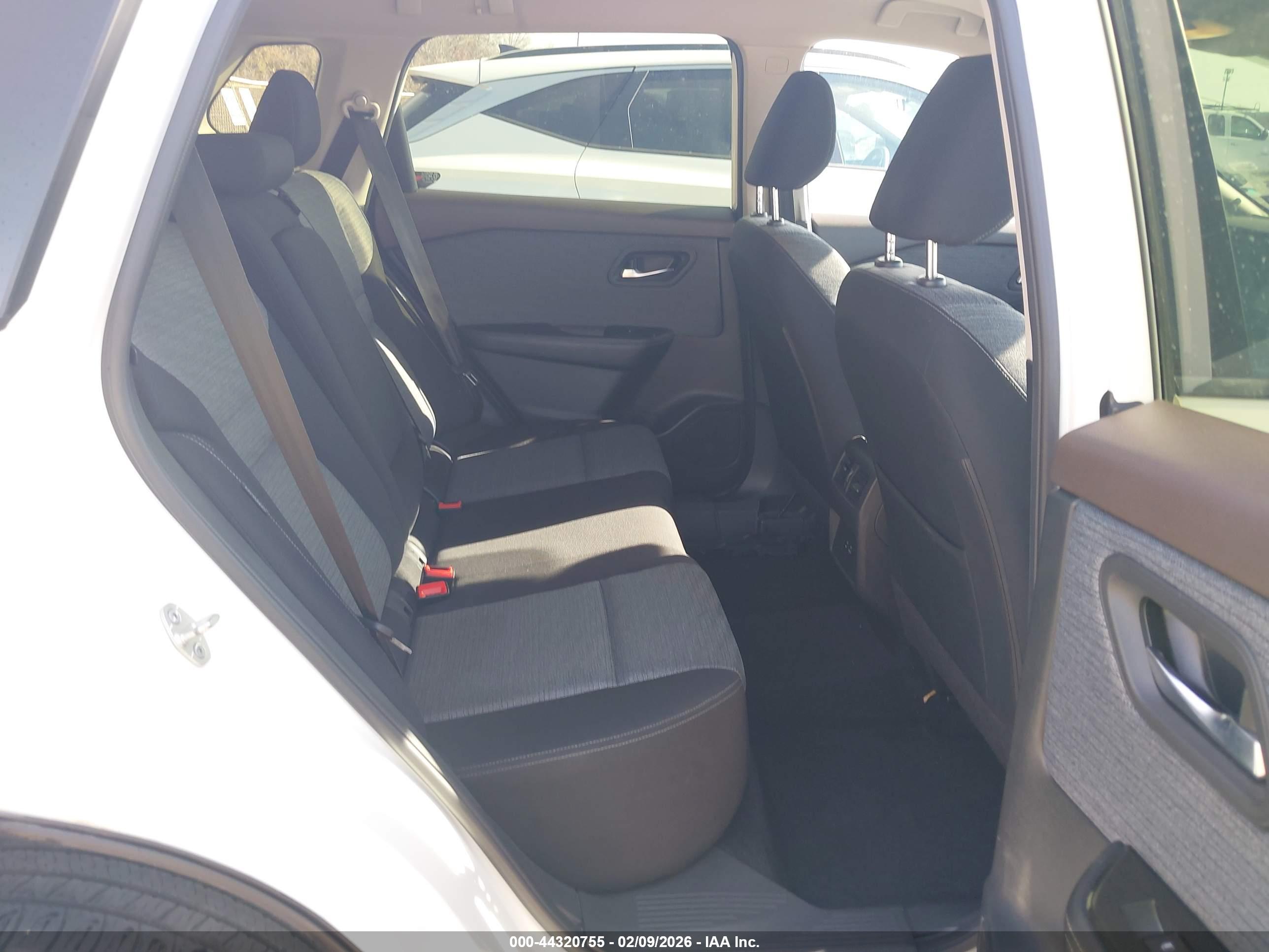 NISSAN ROGUE image 8