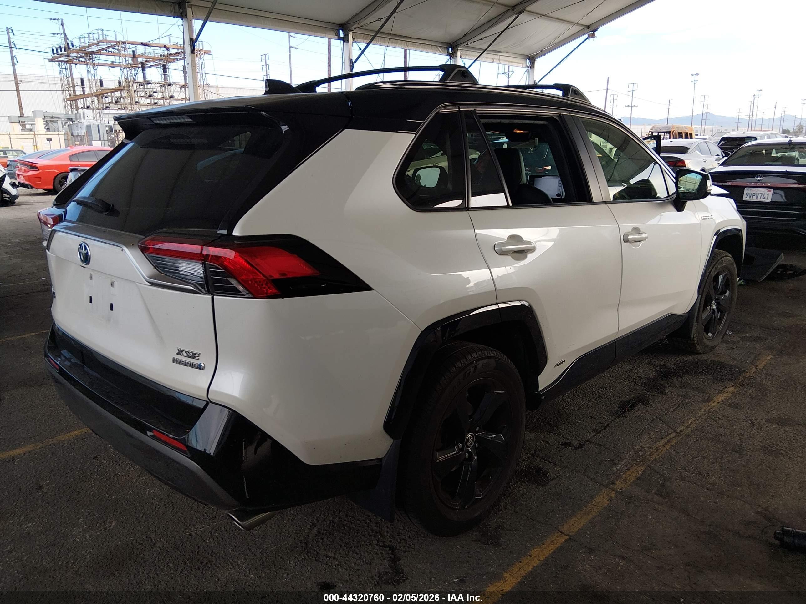 TOYOTA RAV4 image 4