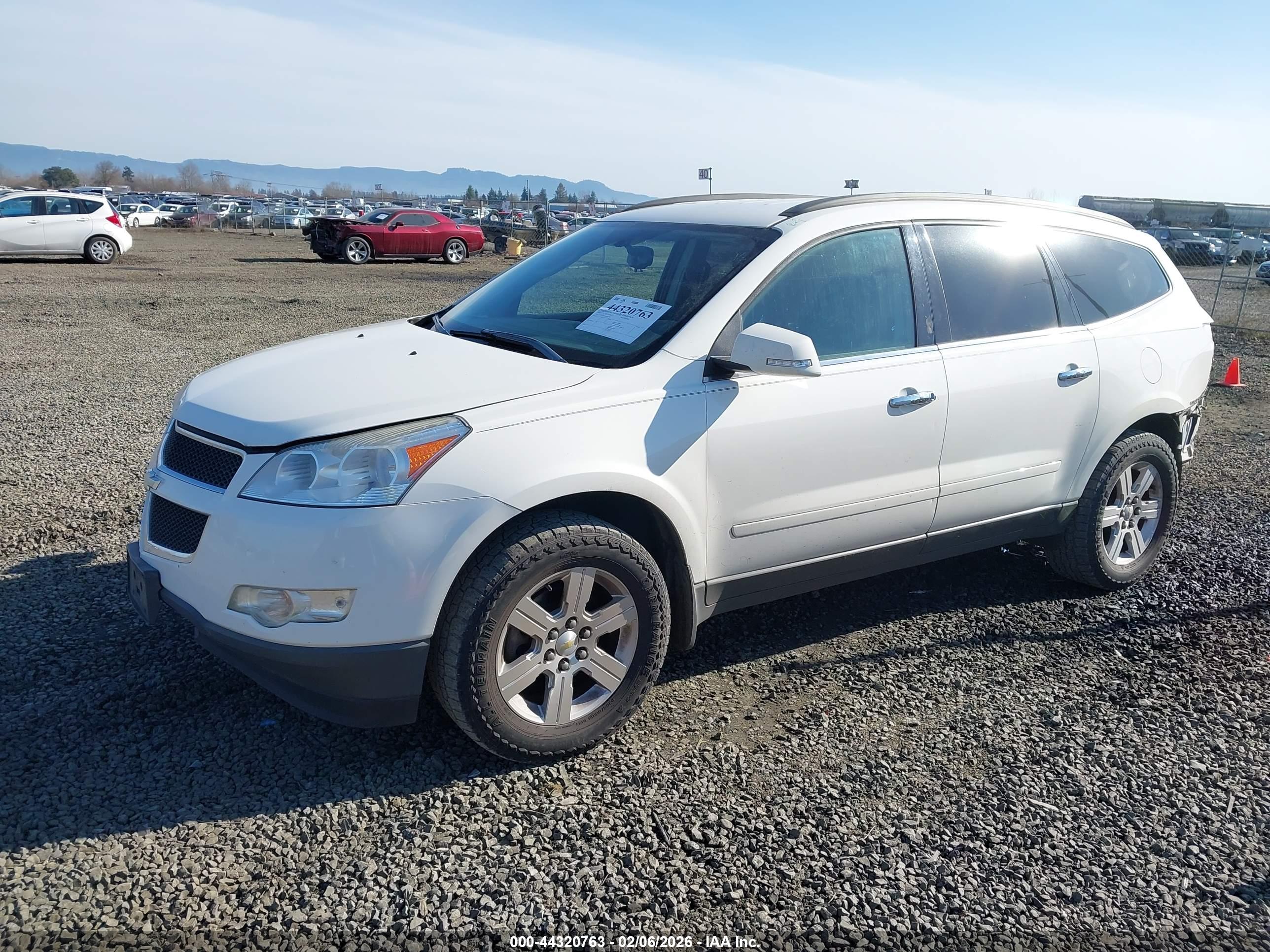 CHEVROLET TRAVERSE image 2
