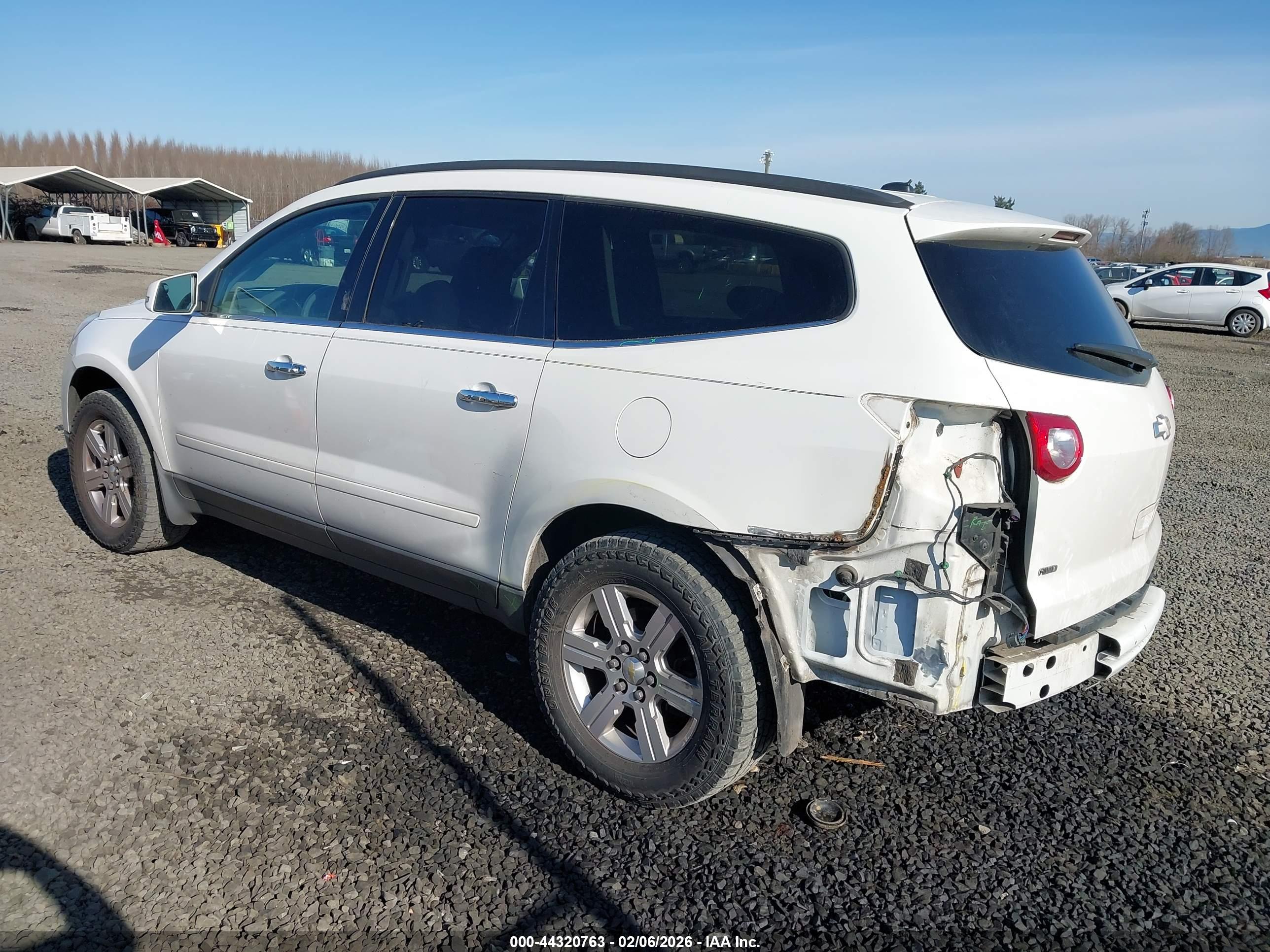 CHEVROLET TRAVERSE image 3