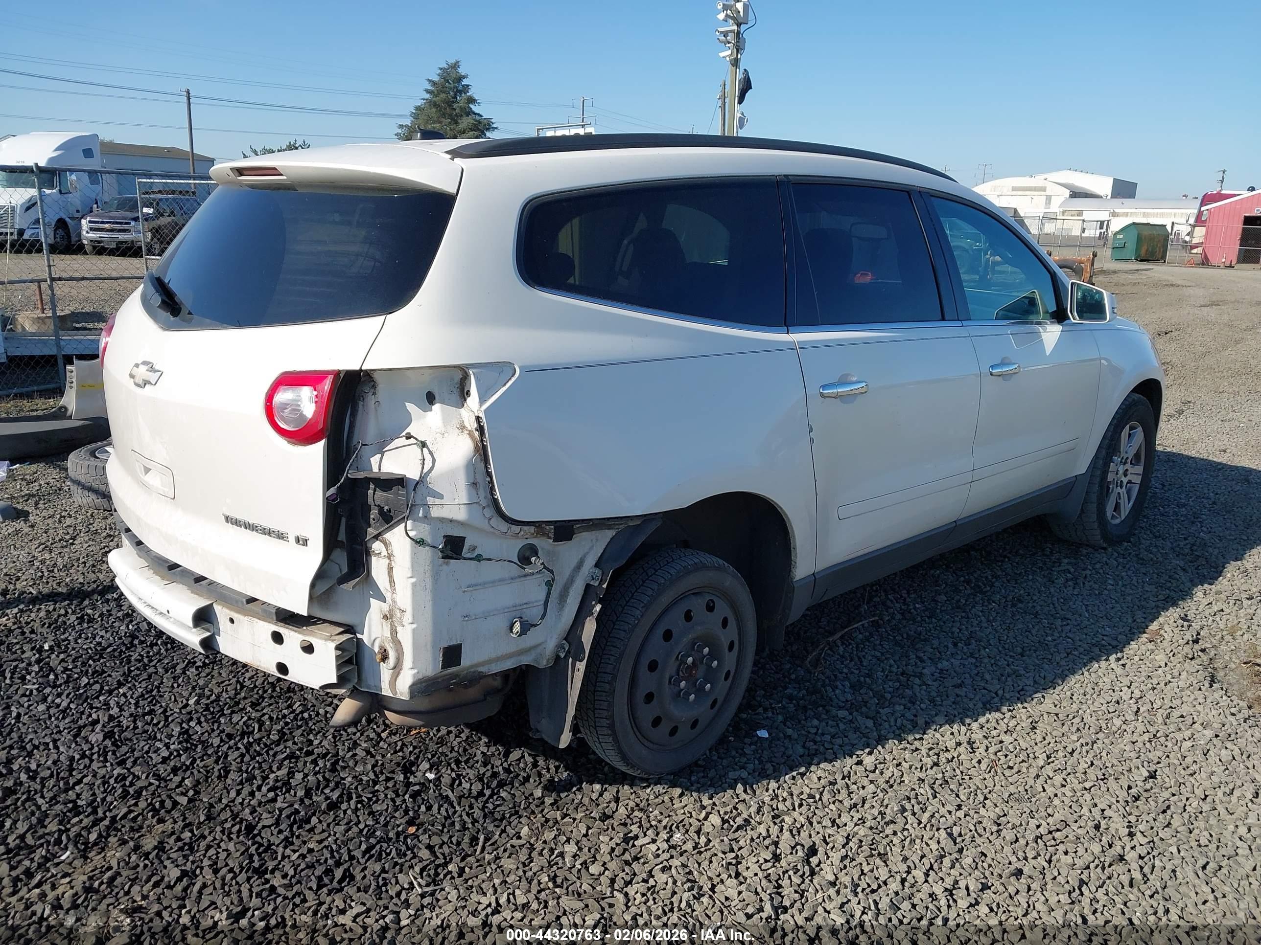 CHEVROLET TRAVERSE image 4