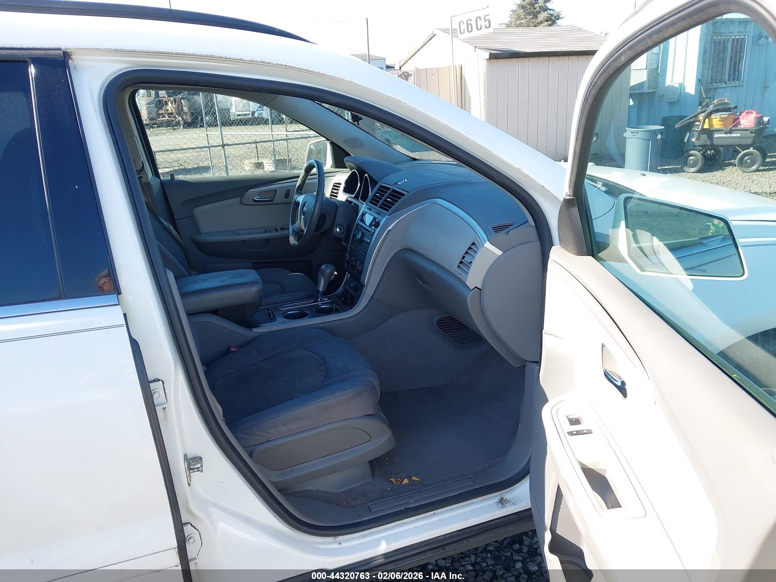 CHEVROLET TRAVERSE image 5
