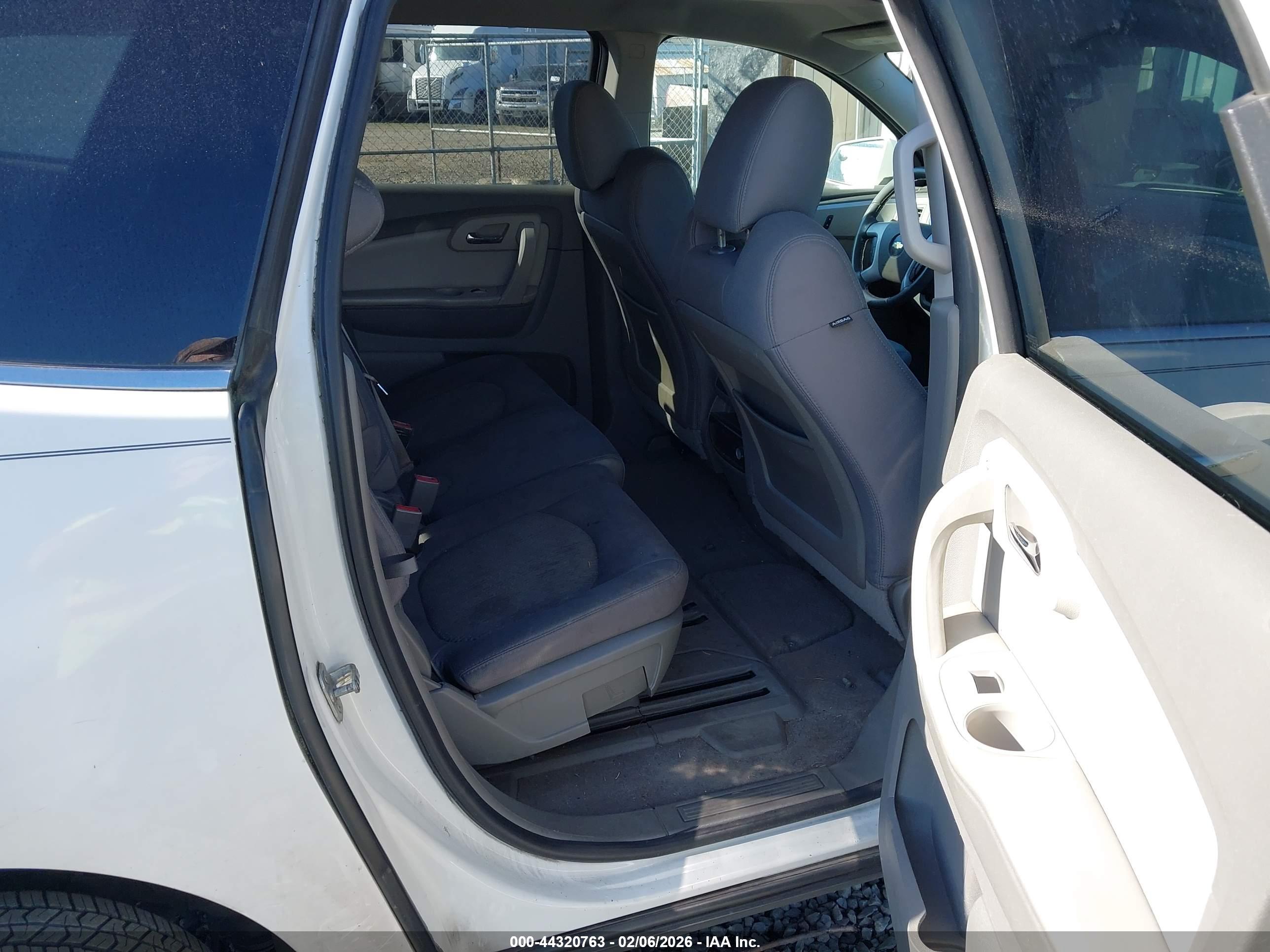 CHEVROLET TRAVERSE image 8