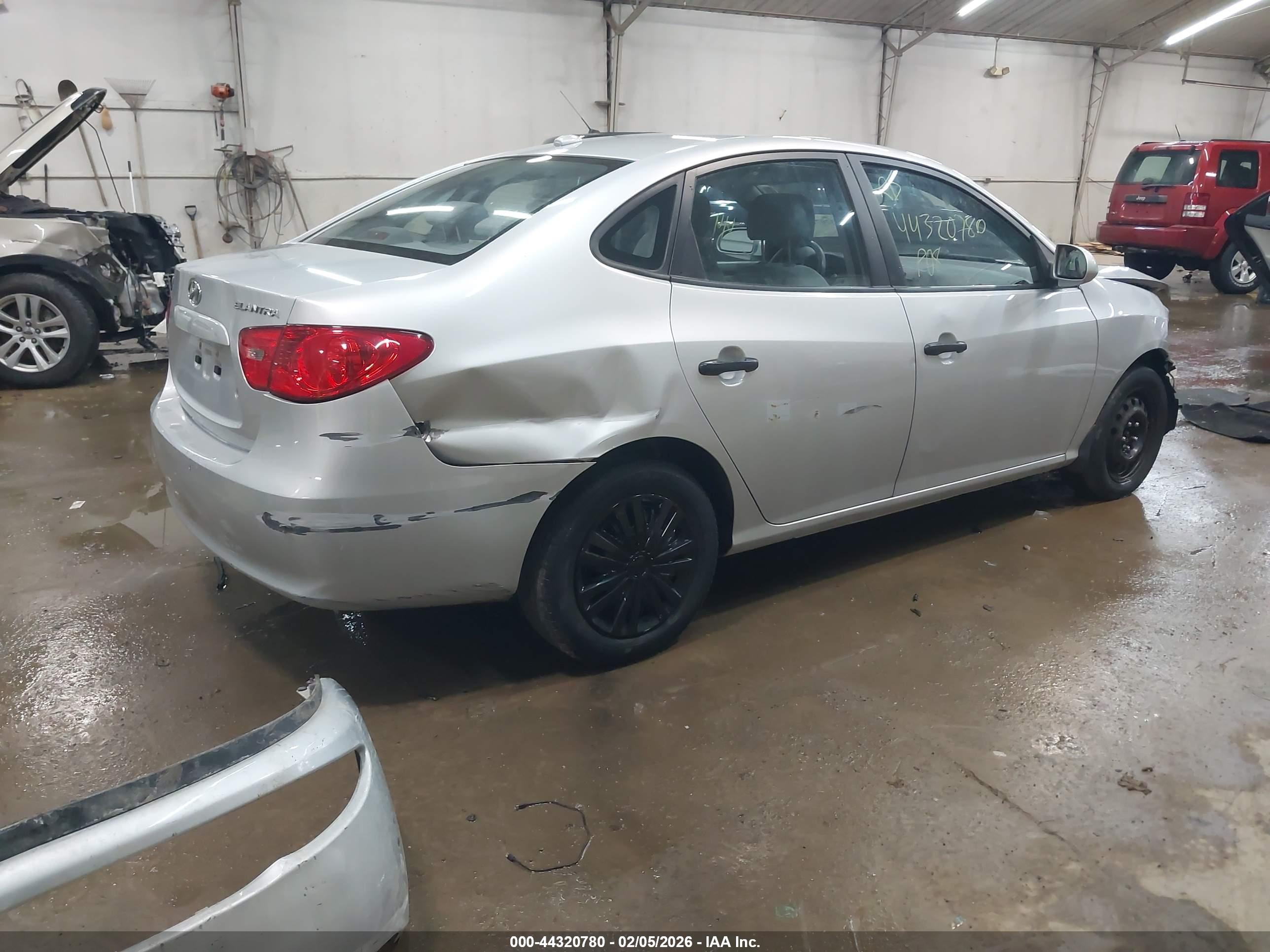 HYUNDAI ELANTRA image 4