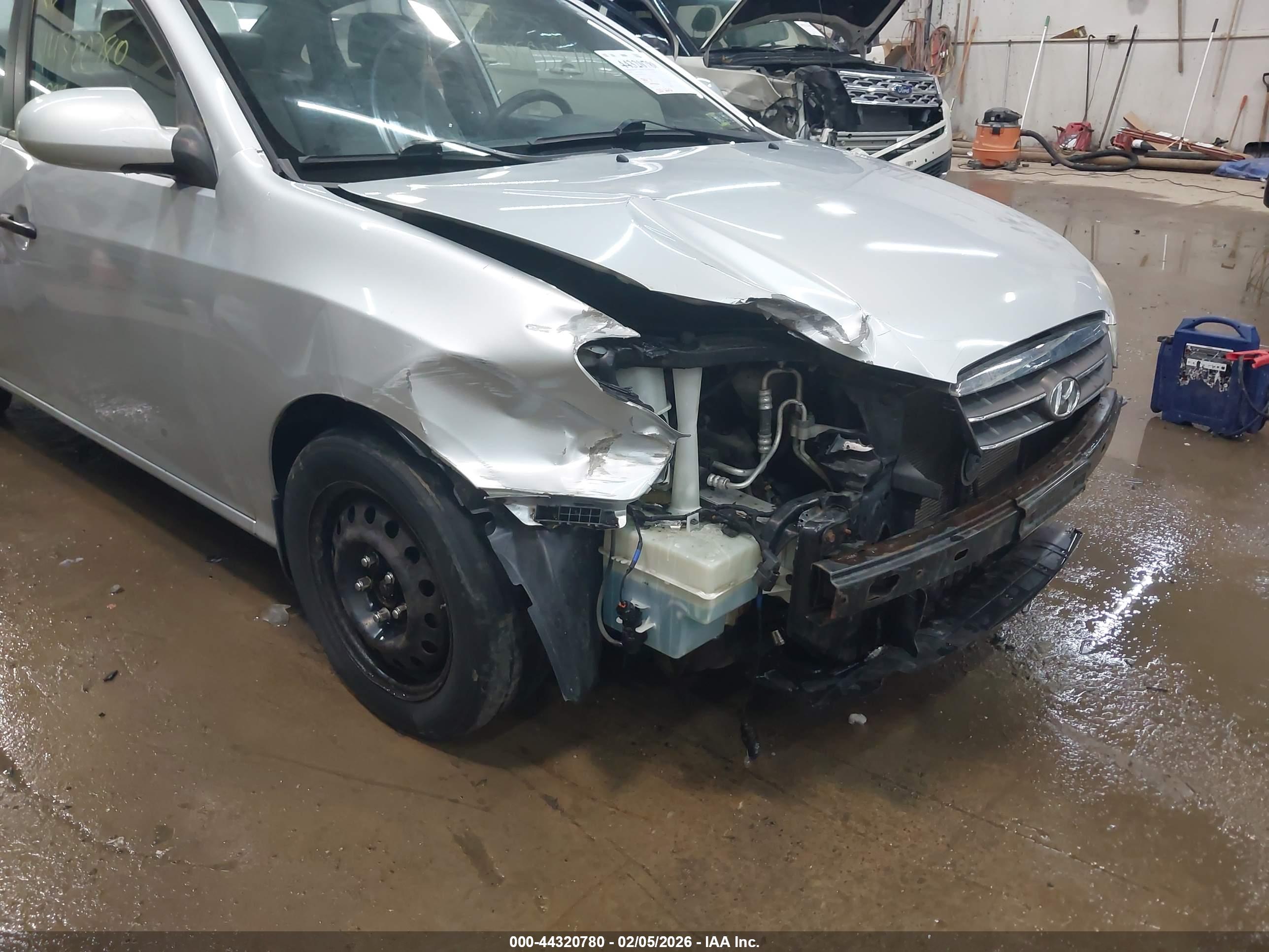 HYUNDAI ELANTRA image 6