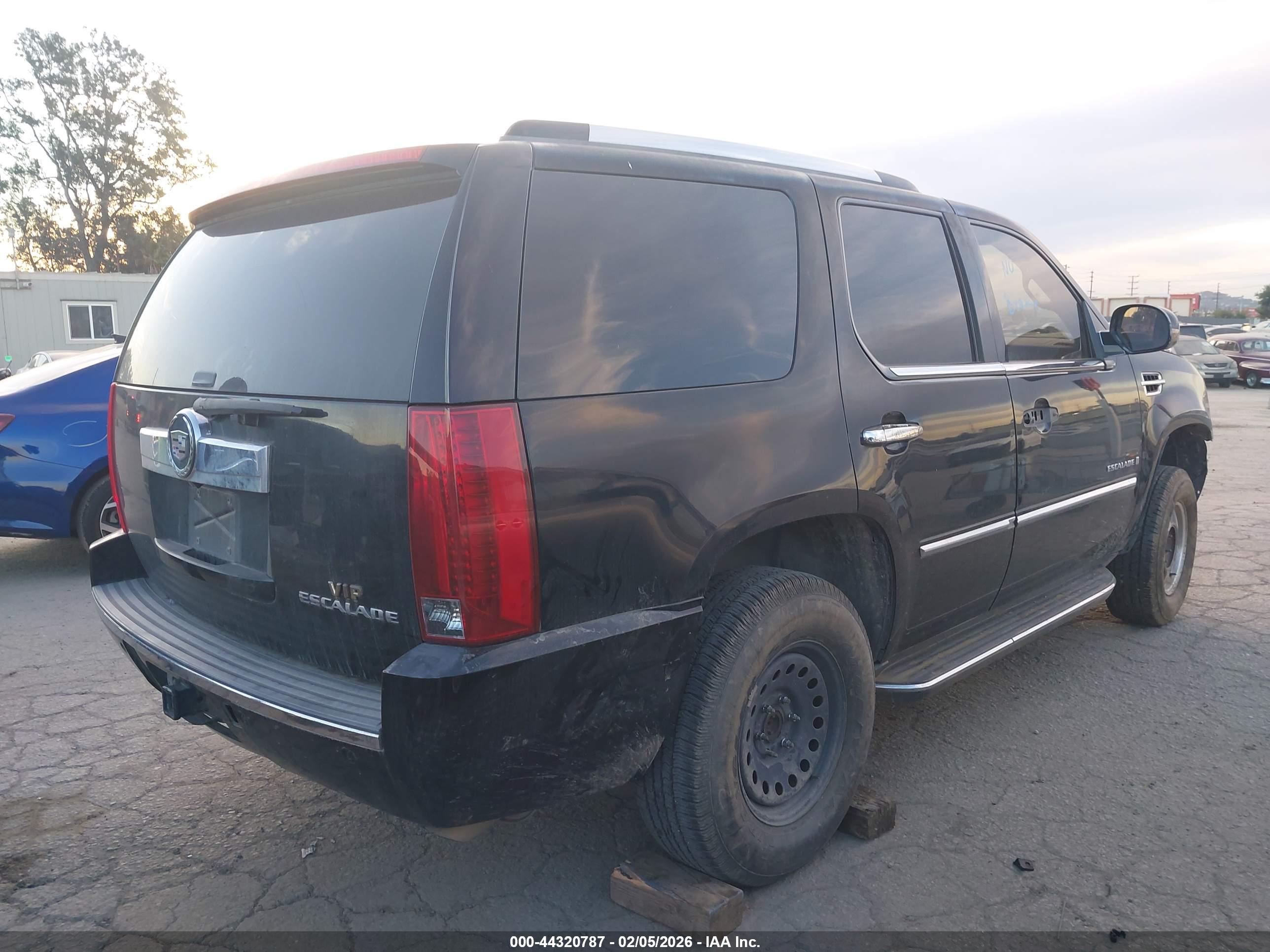 CADILLAC ESCALADE image 4