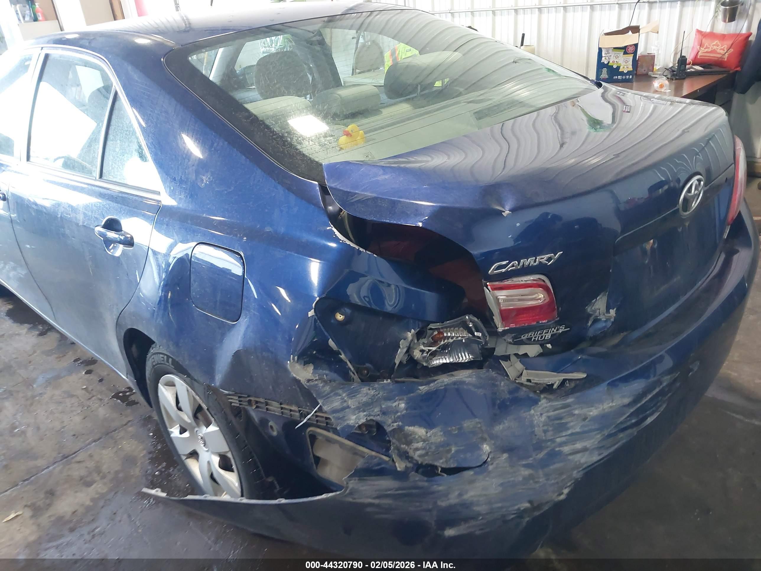 TOYOTA CAMRY image 6