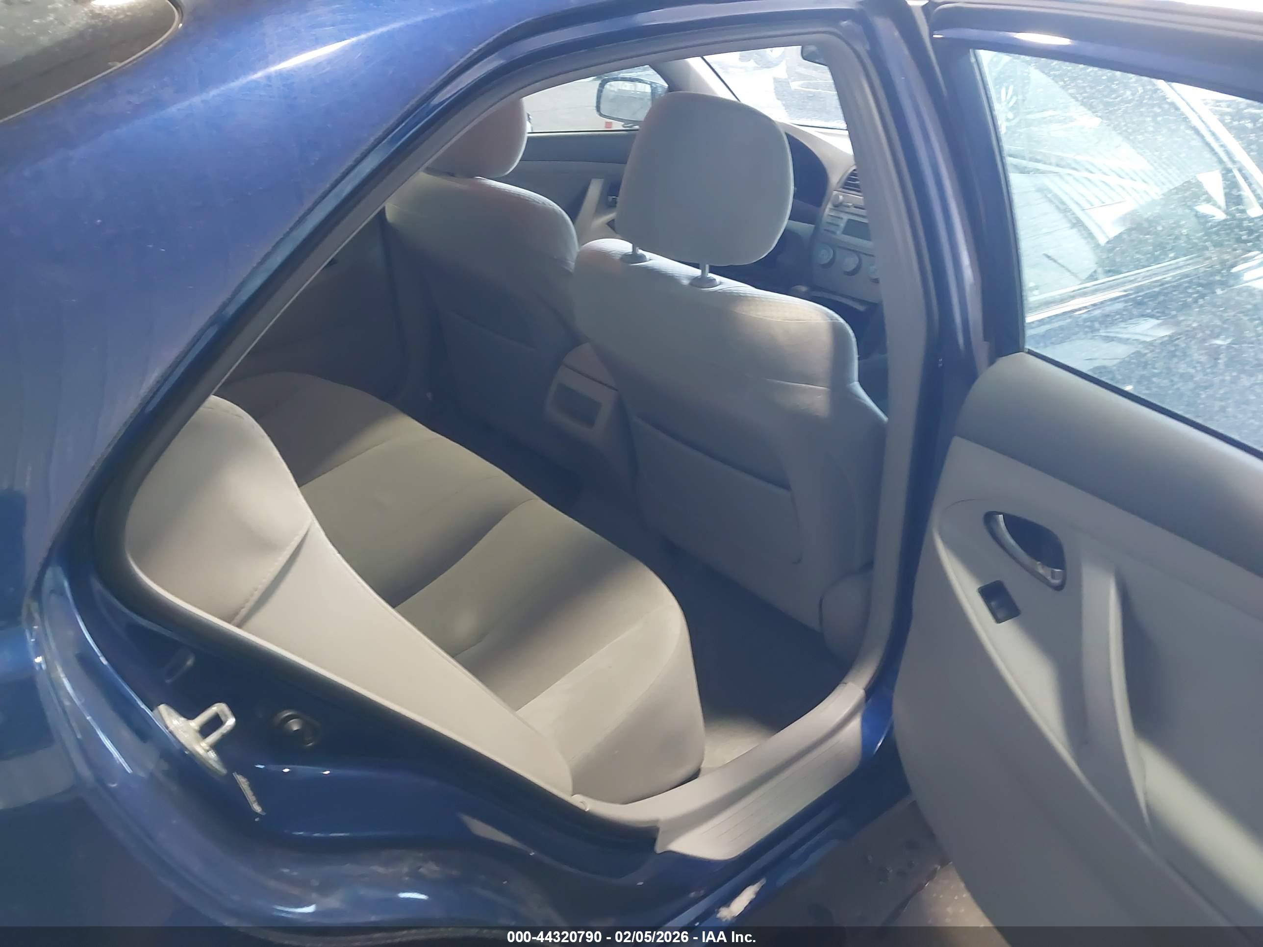 TOYOTA CAMRY image 8