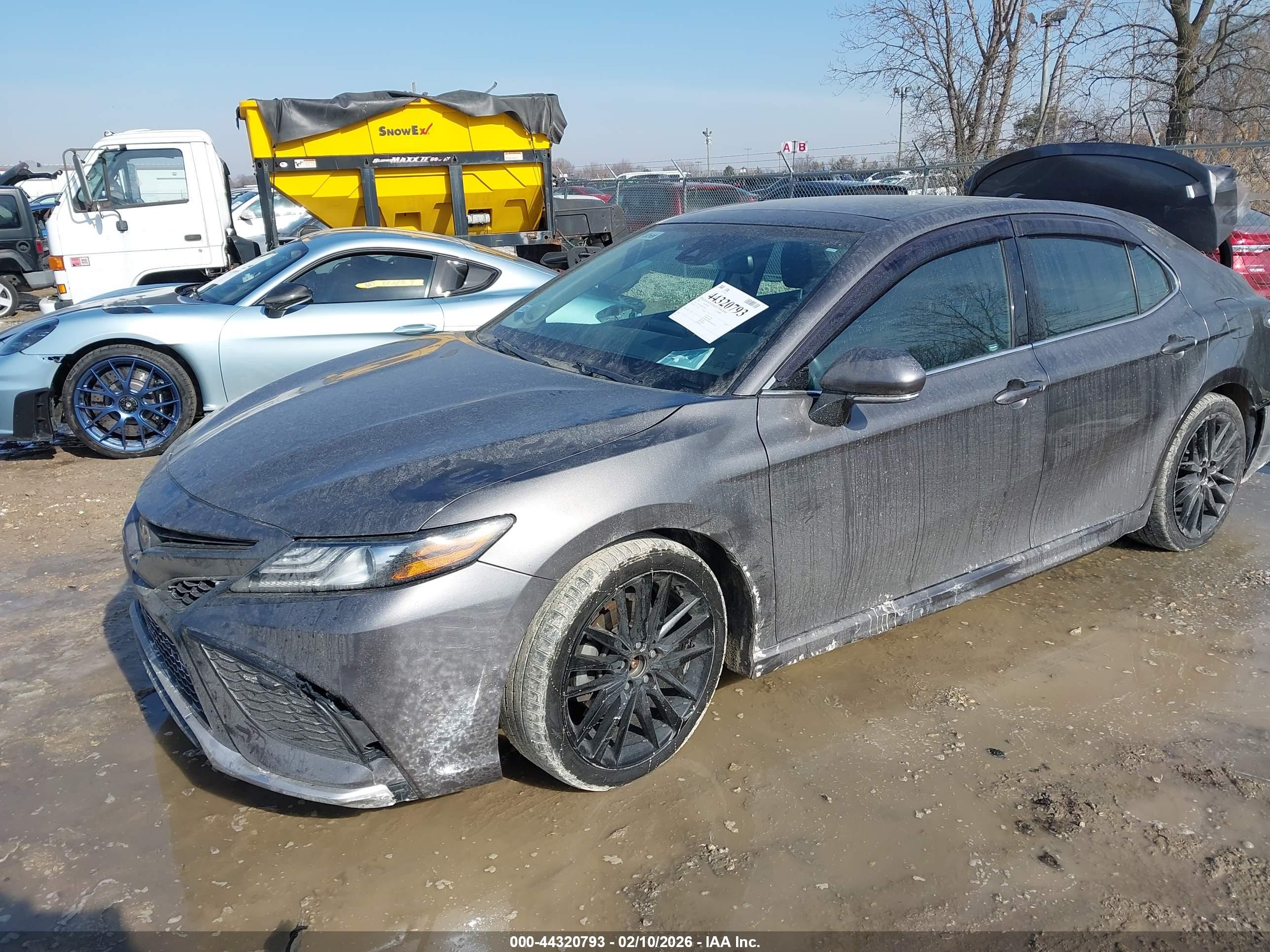 TOYOTA CAMRY image 2
