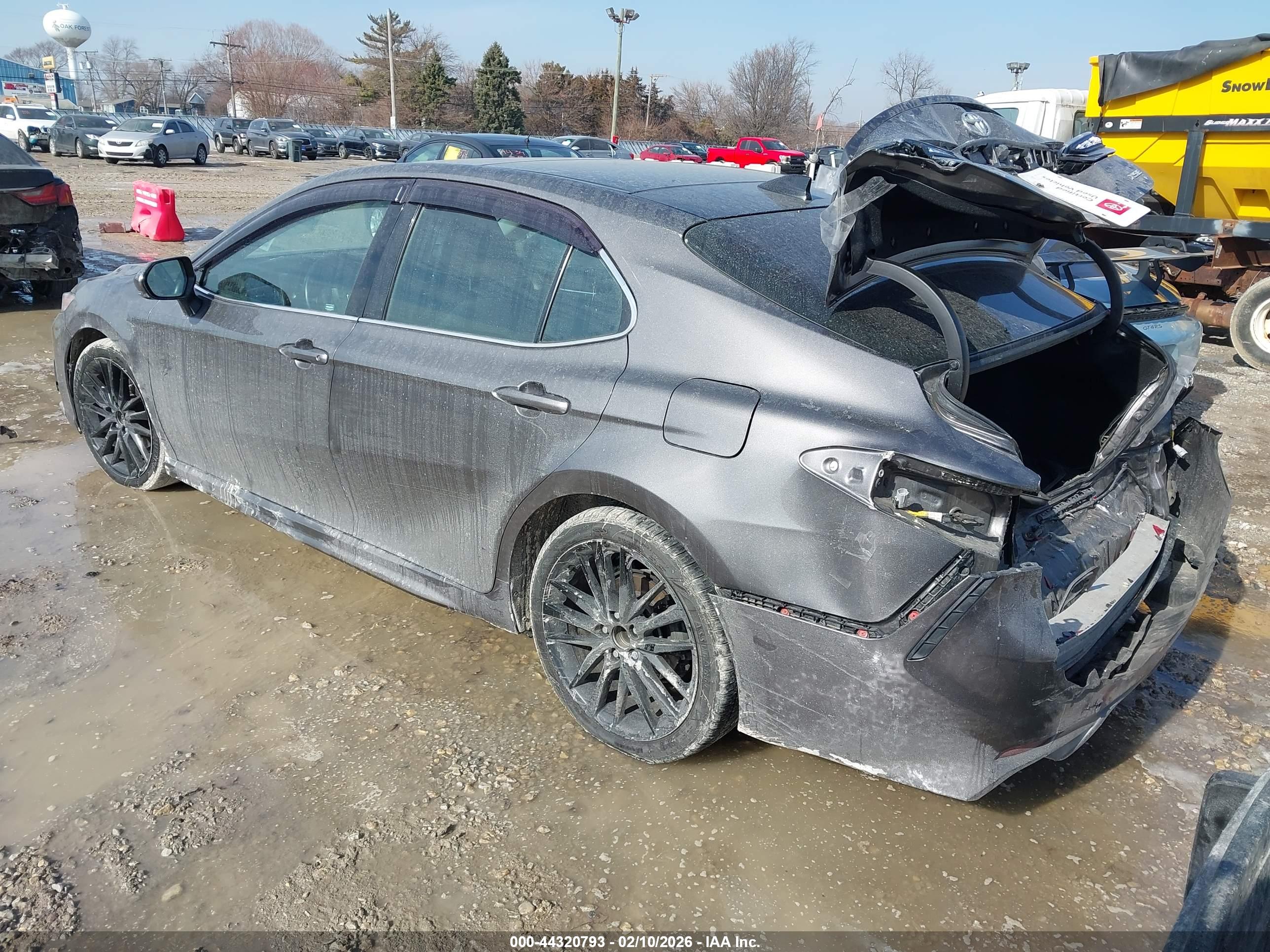 TOYOTA CAMRY image 3