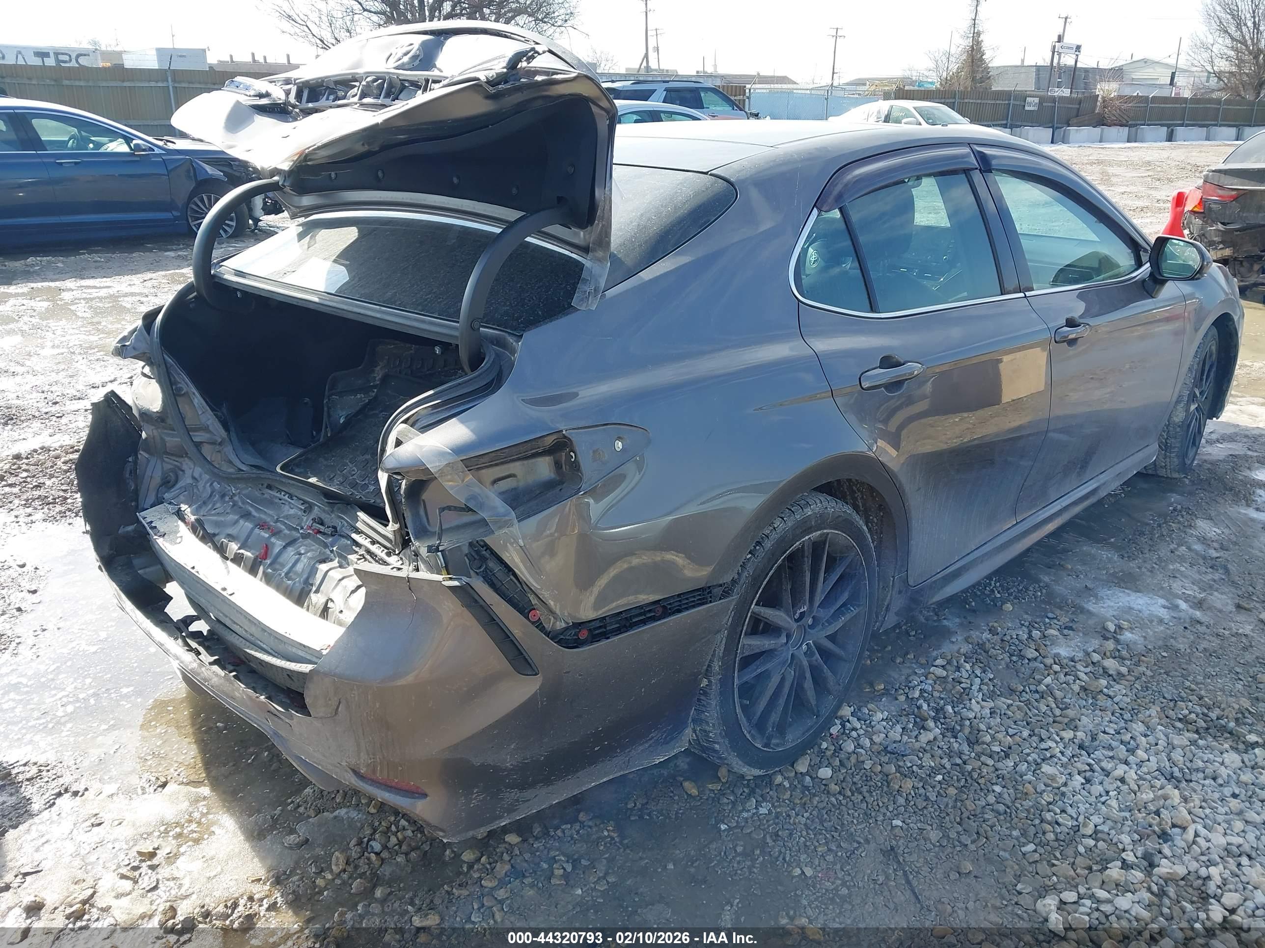TOYOTA CAMRY image 4