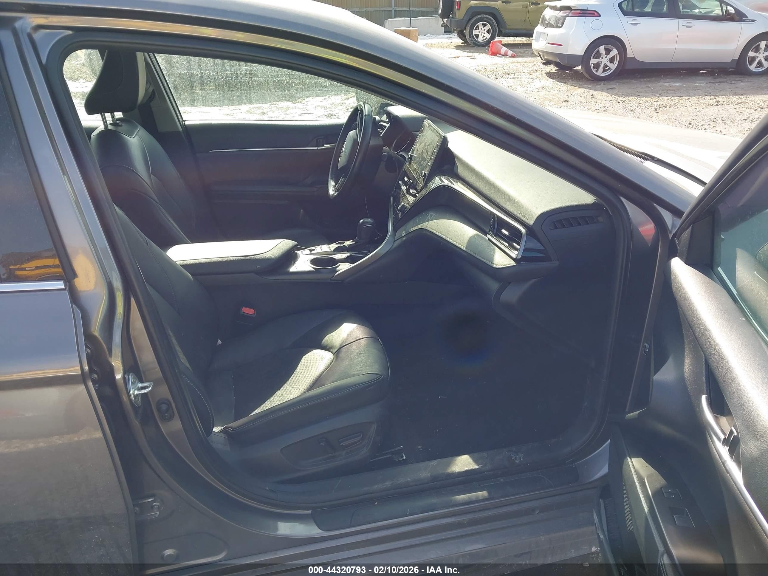 TOYOTA CAMRY image 5