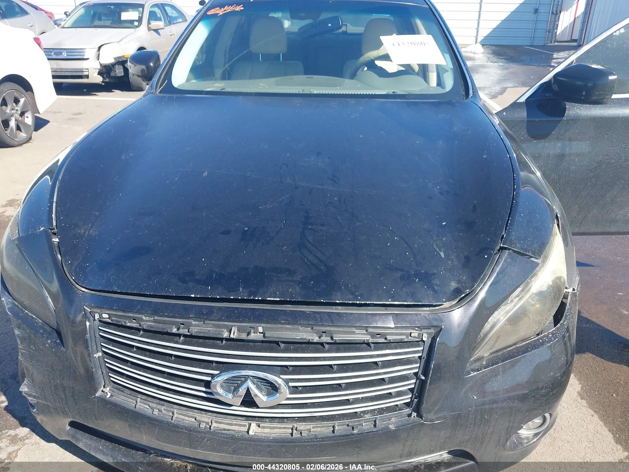 INFINITI M37 image 10
