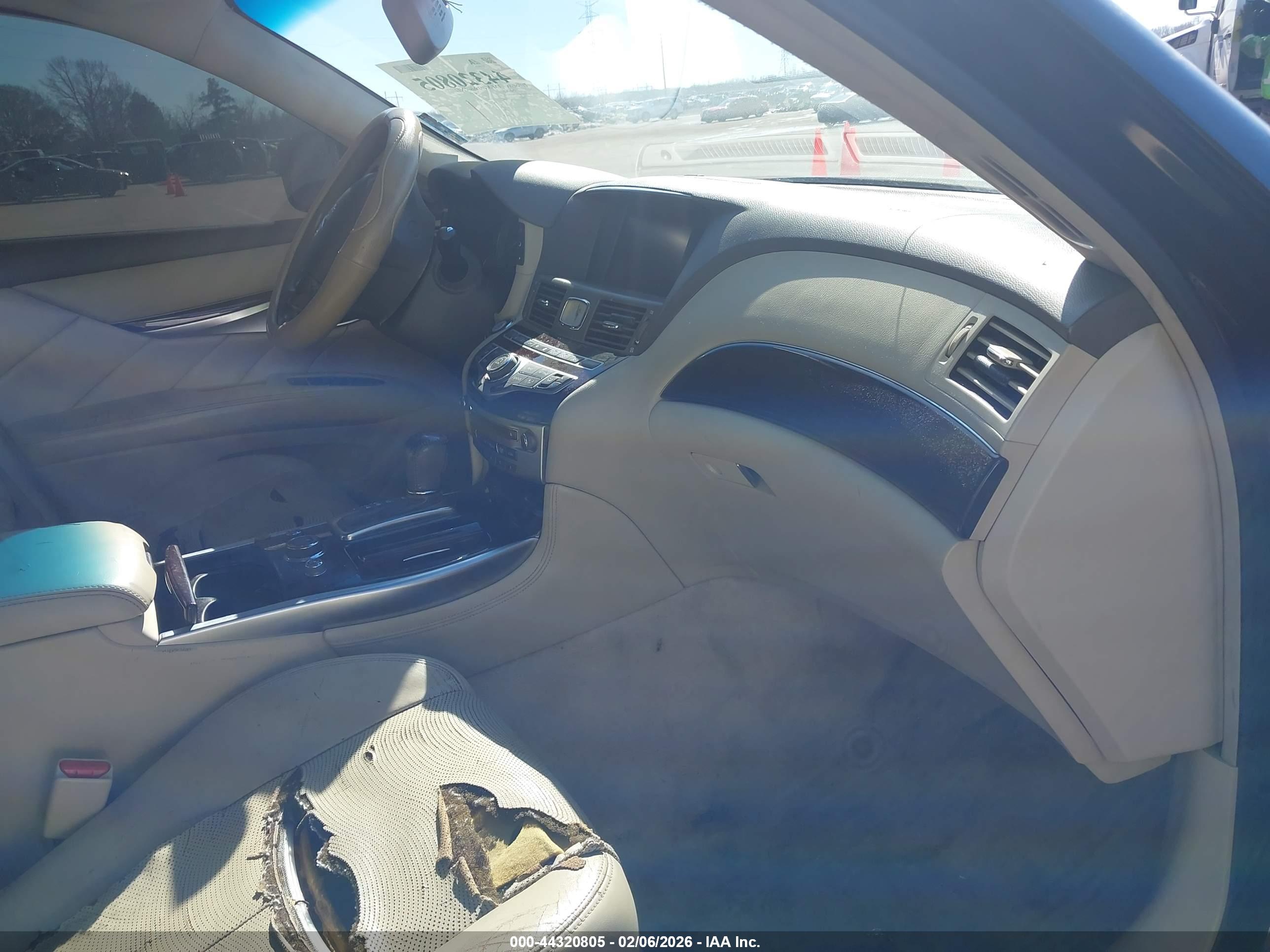 INFINITI M37 image 5