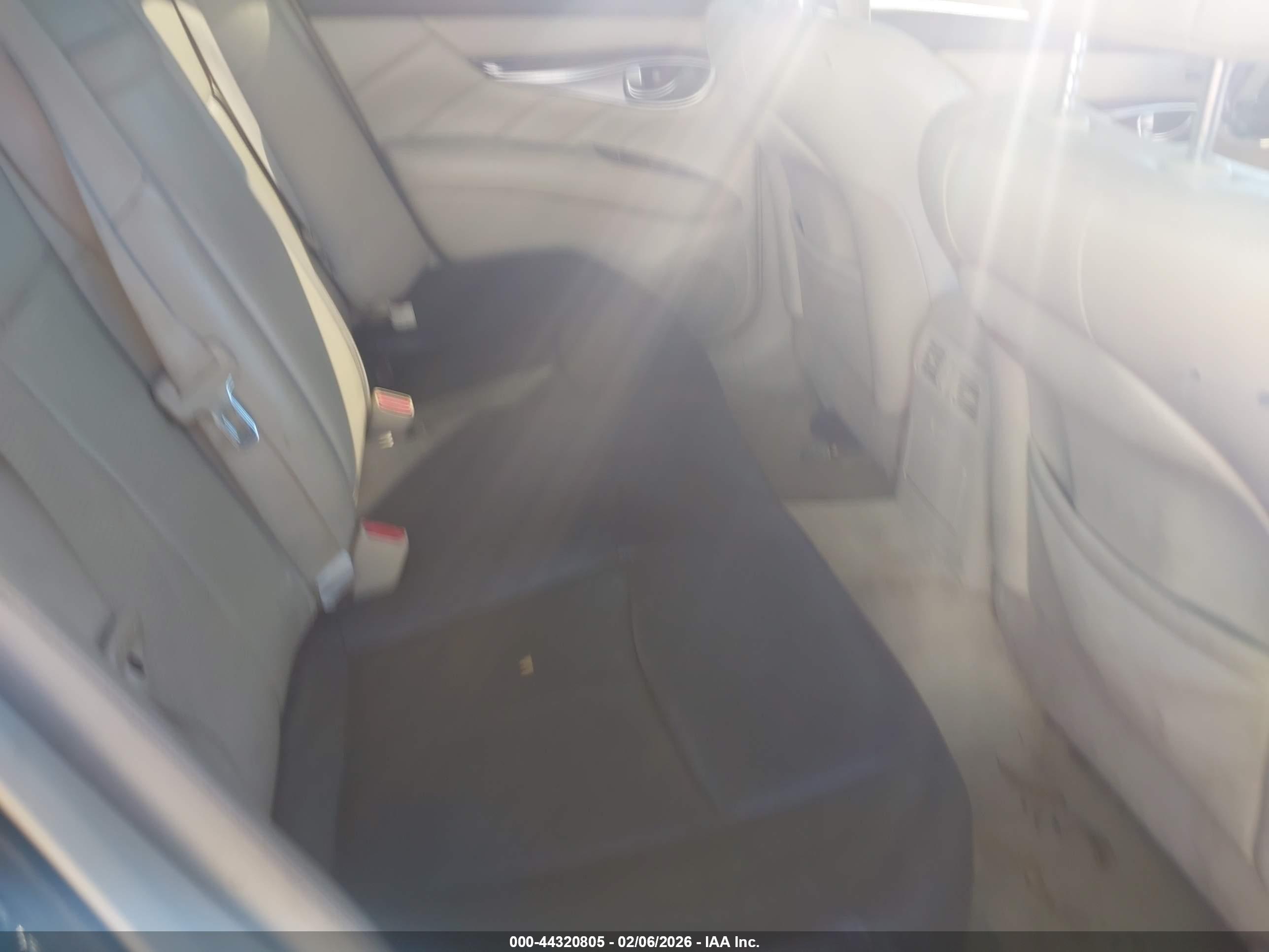 INFINITI M37 image 8