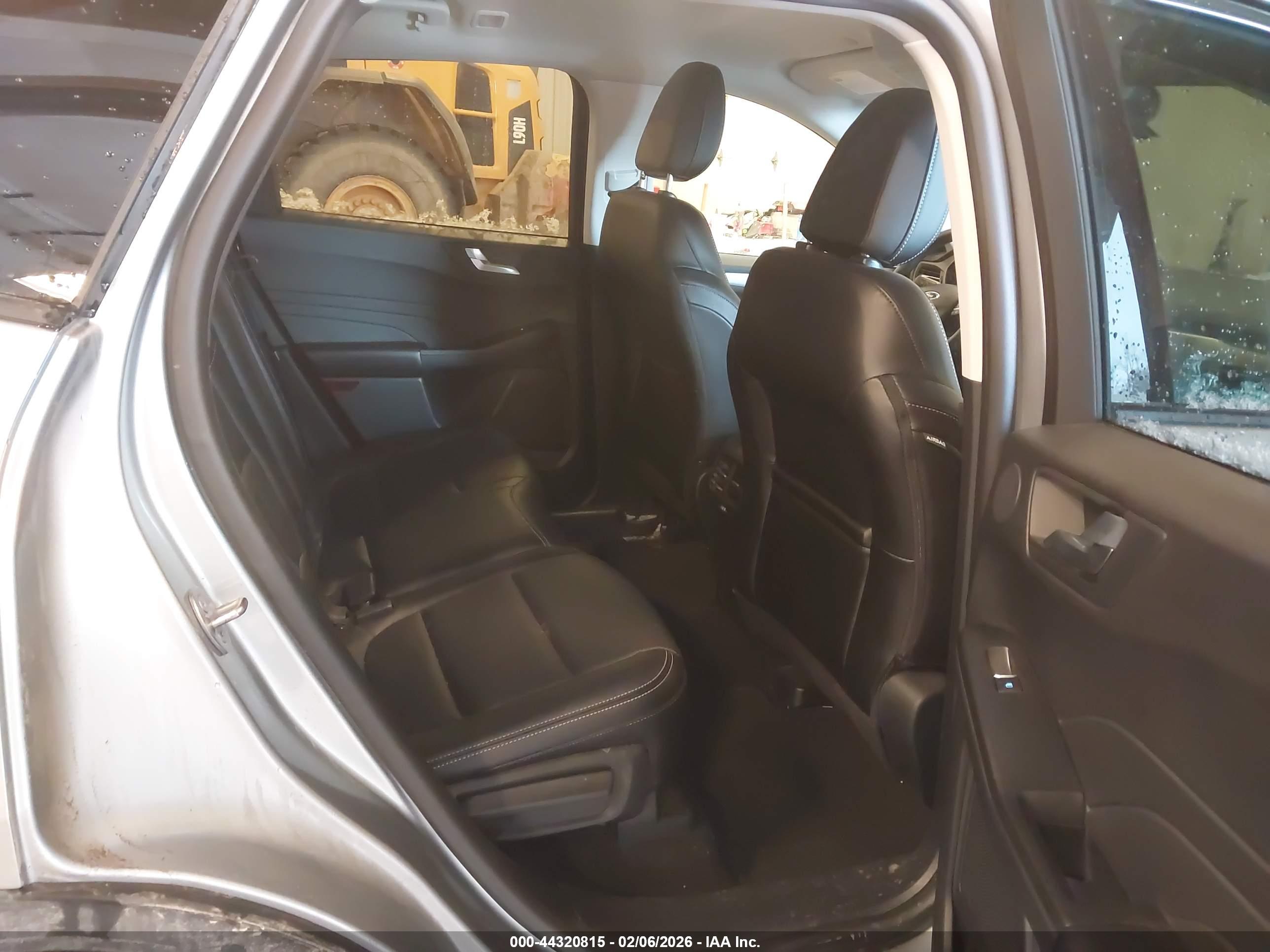 FORD ESCAPE image 8