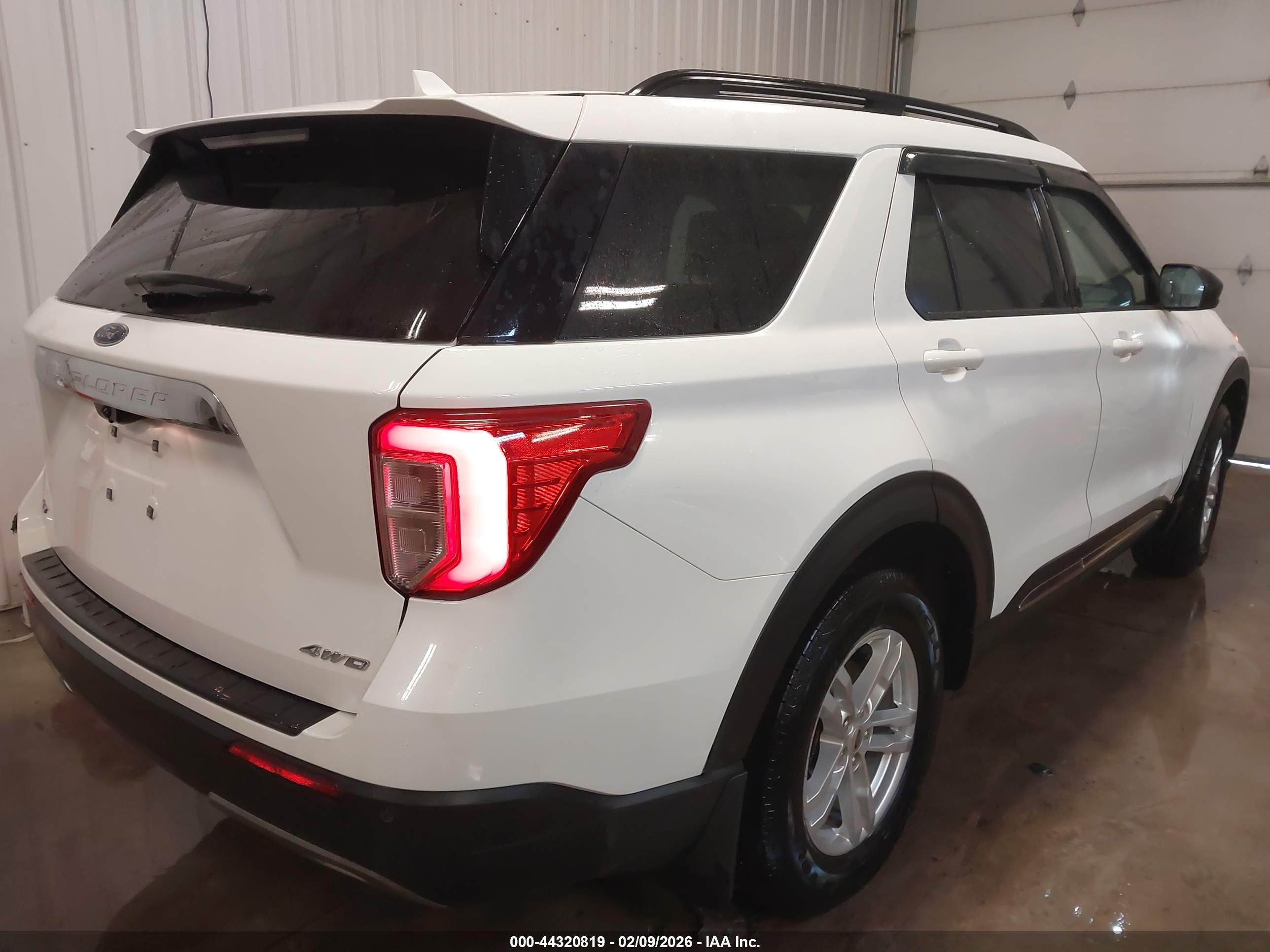 FORD EXPLORER image 4