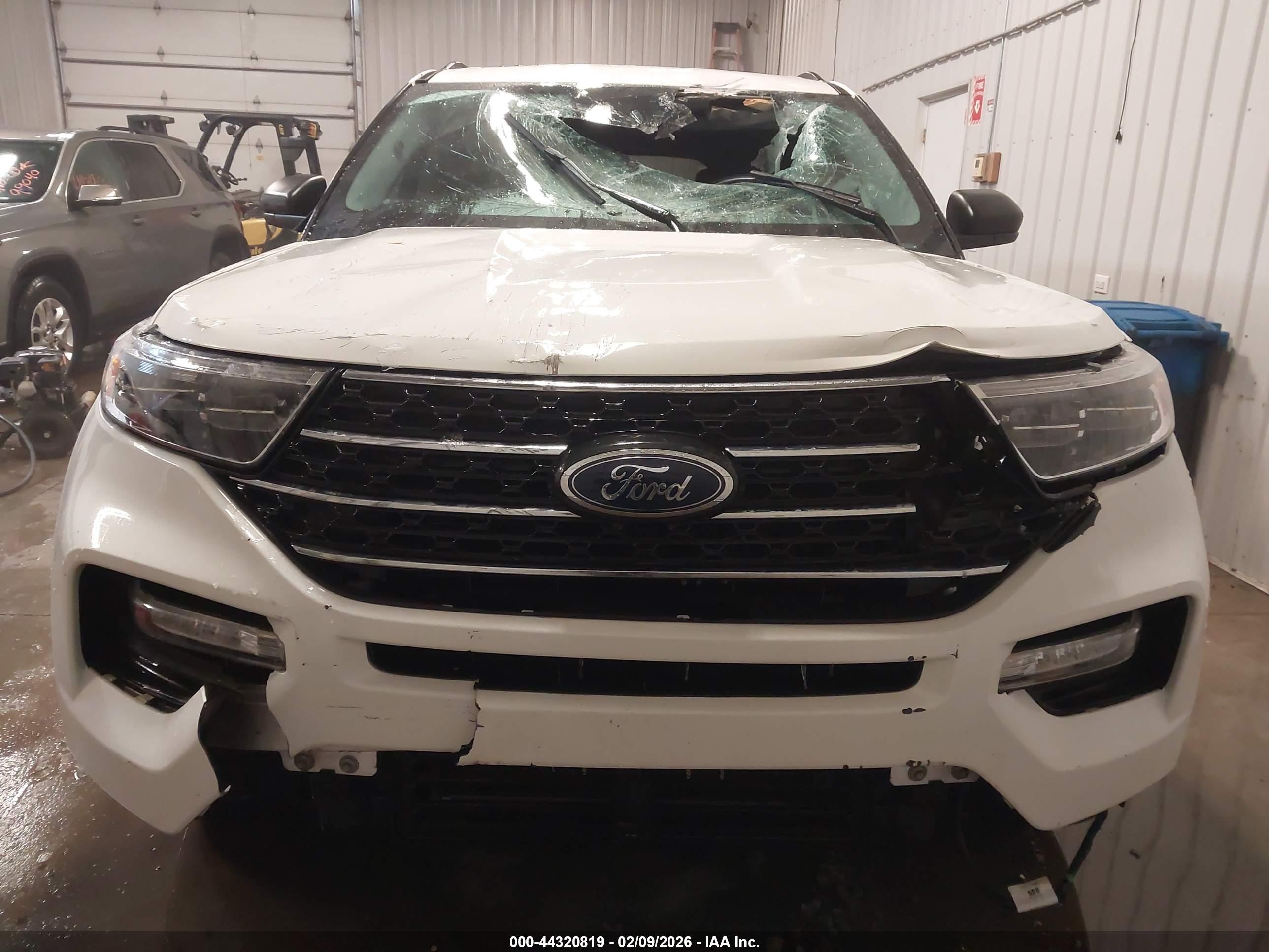 FORD EXPLORER image 6