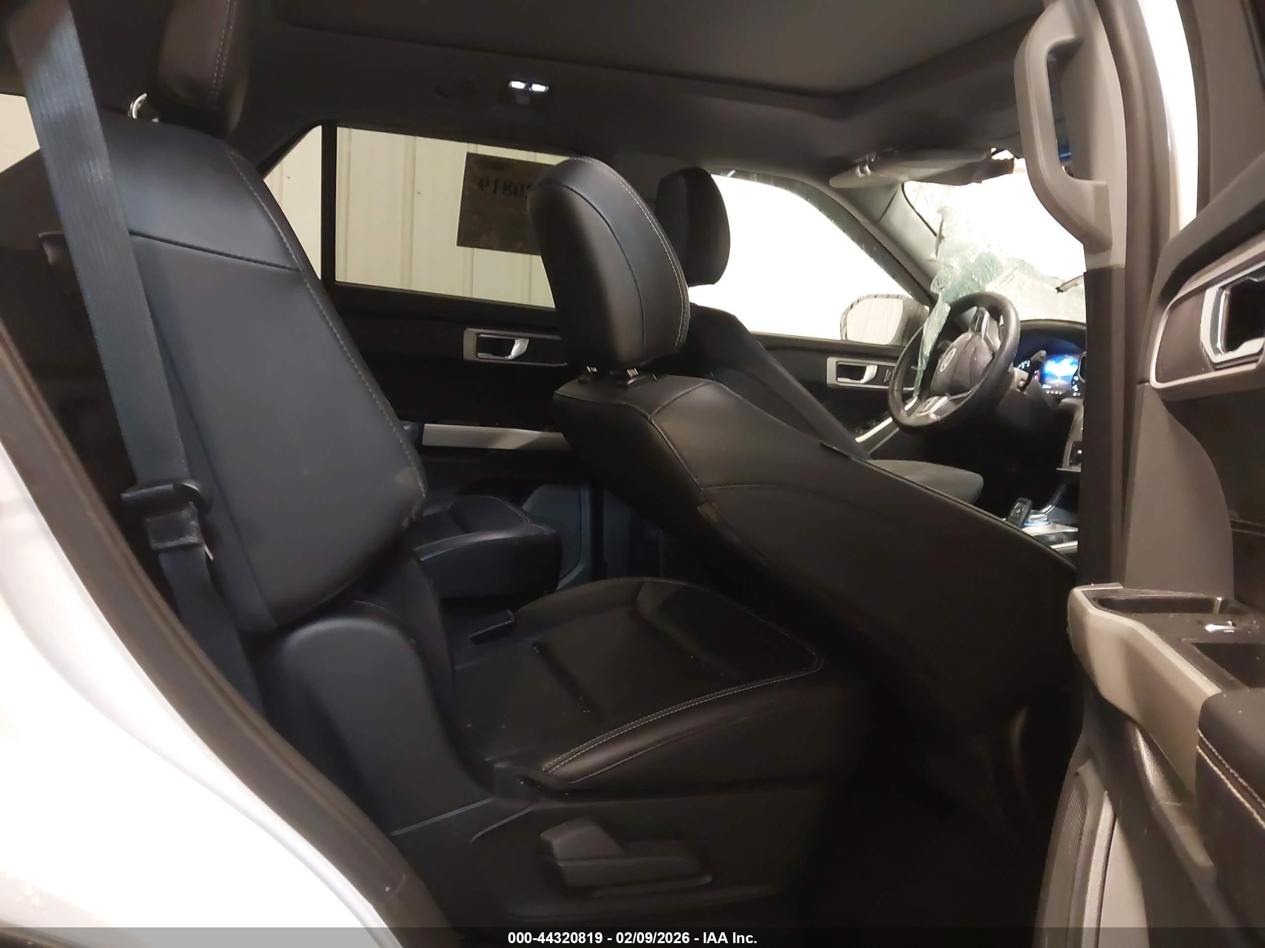 FORD EXPLORER image 8