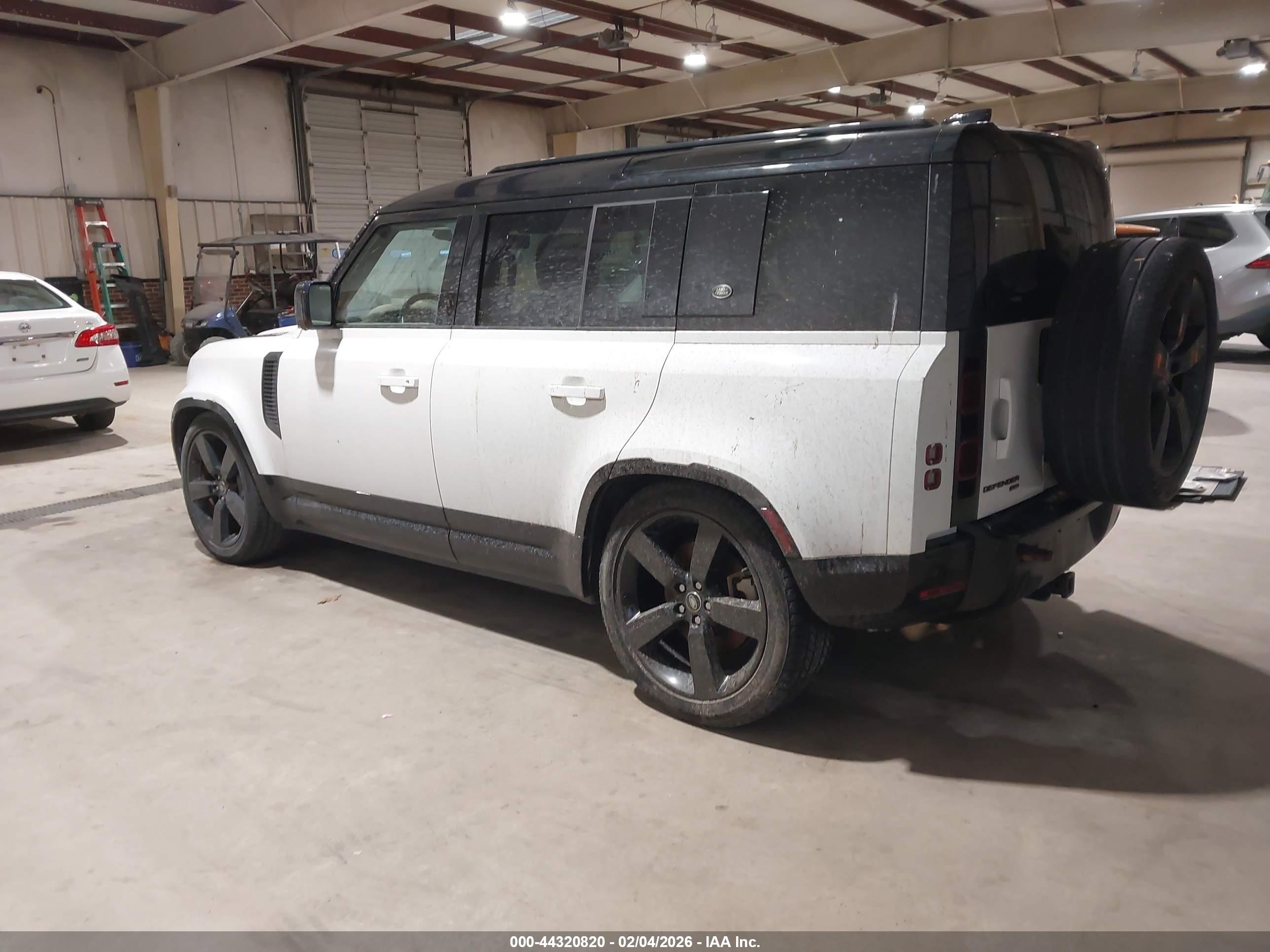 LAND ROVER image 3