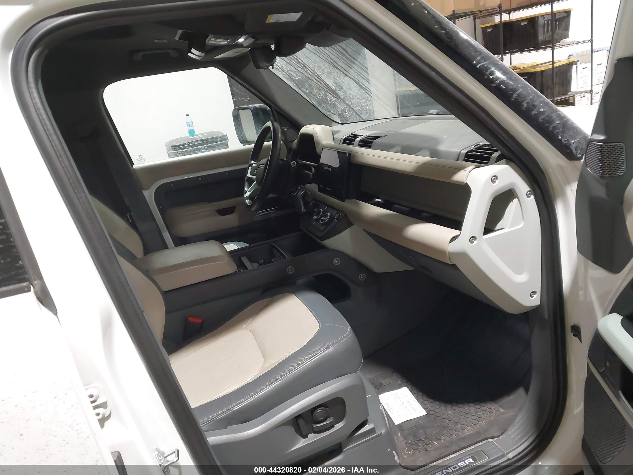 LAND ROVER image 5