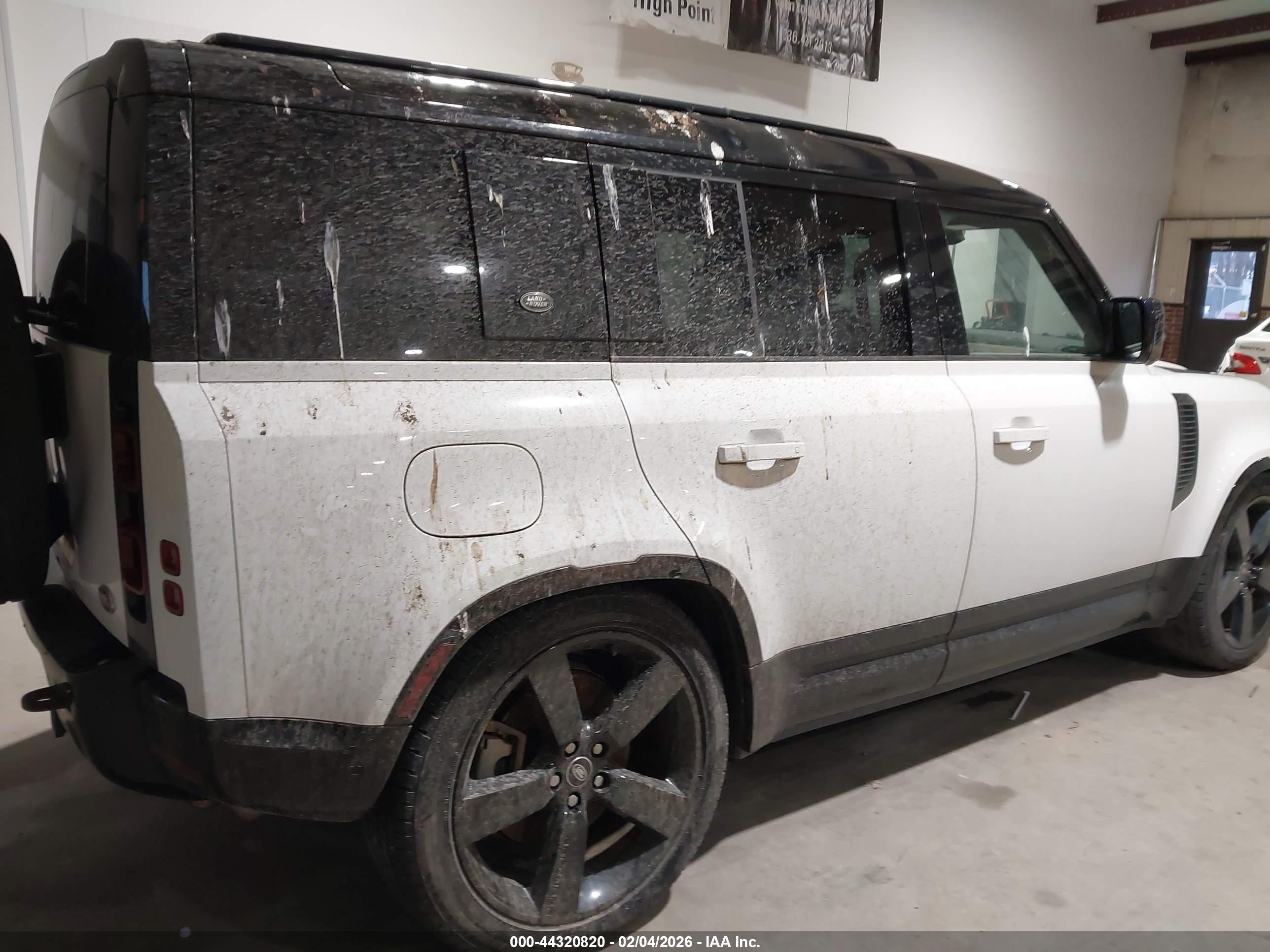 LAND ROVER image 6