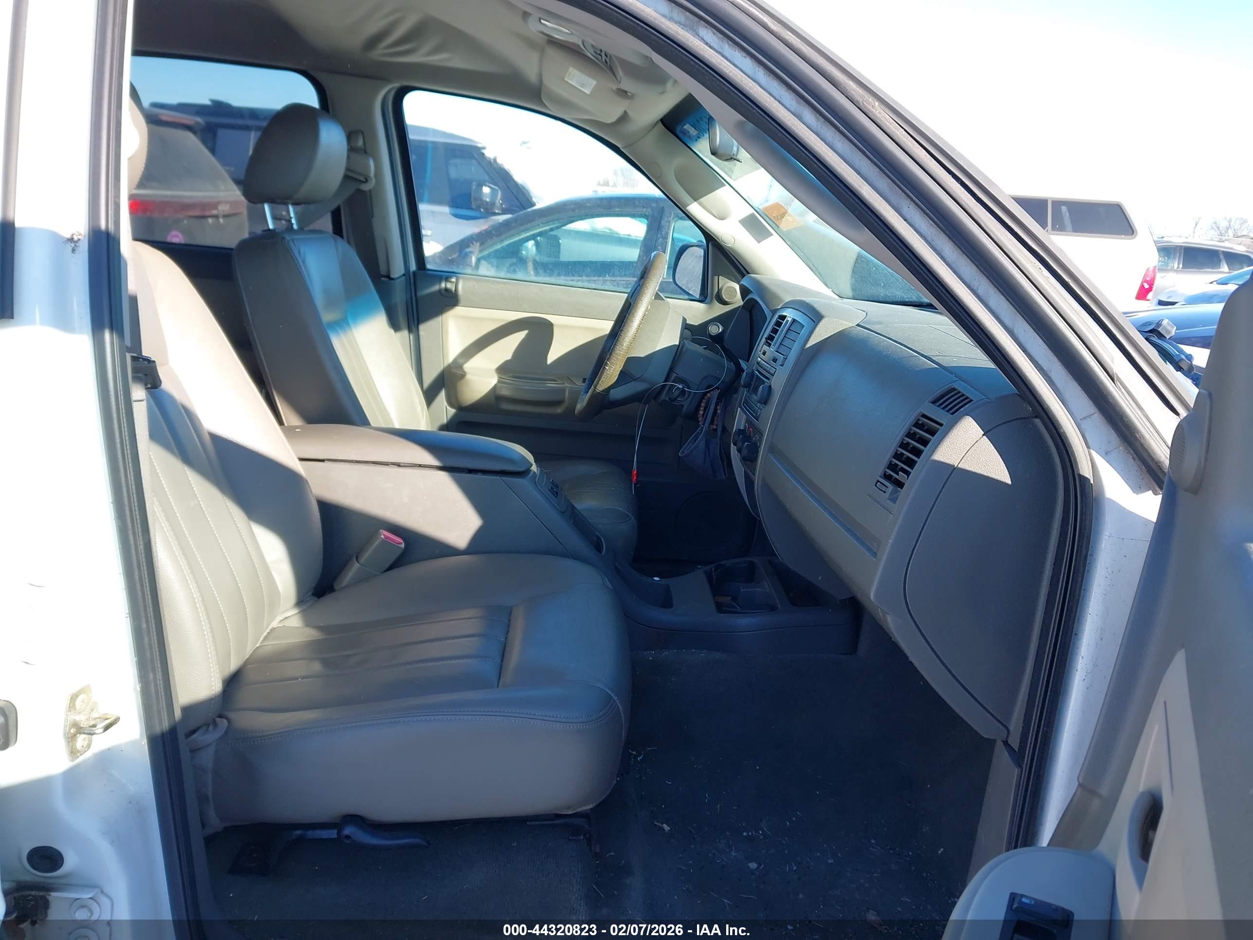 DODGE DAKOTA image 5