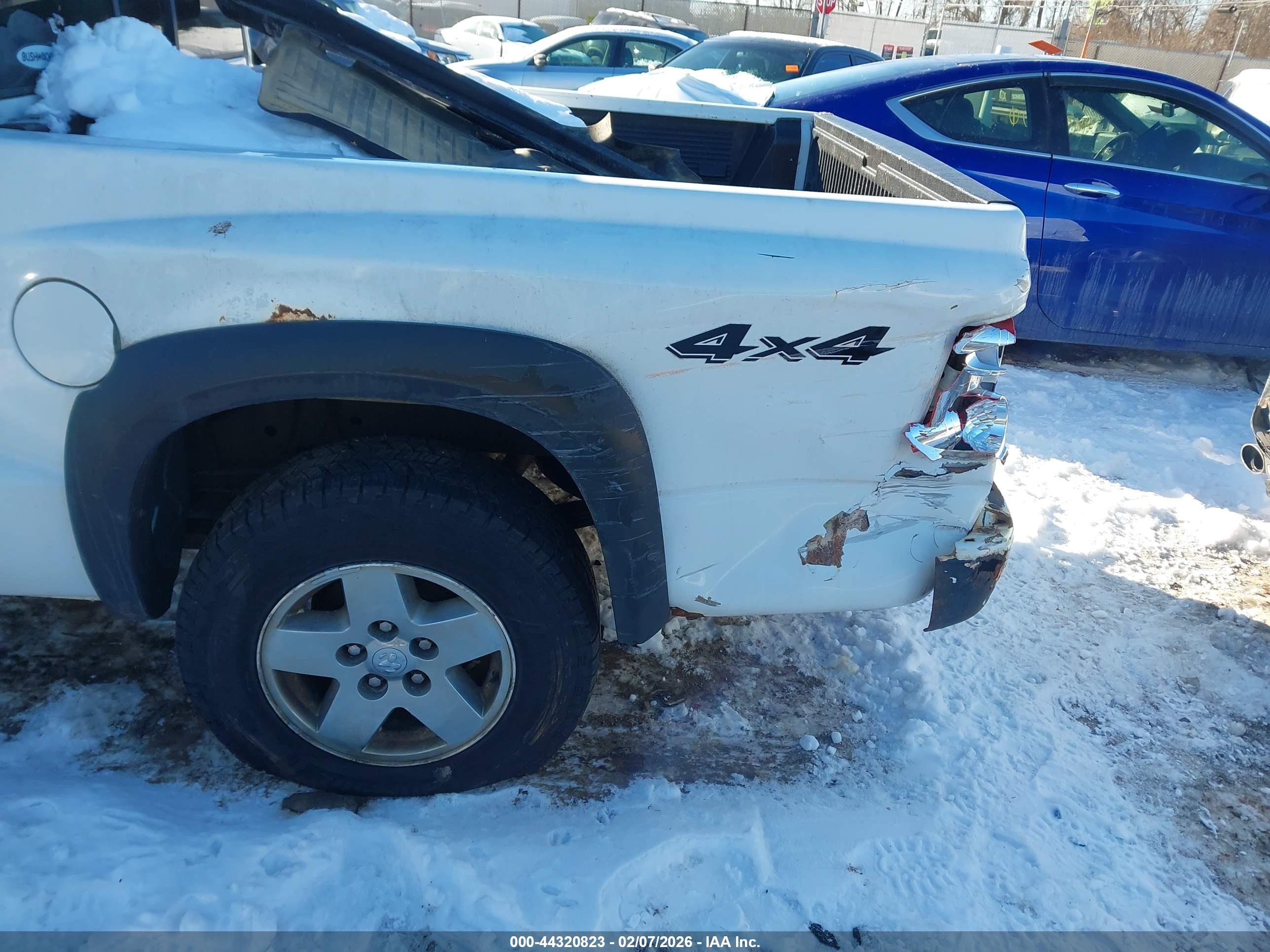 DODGE DAKOTA image 6
