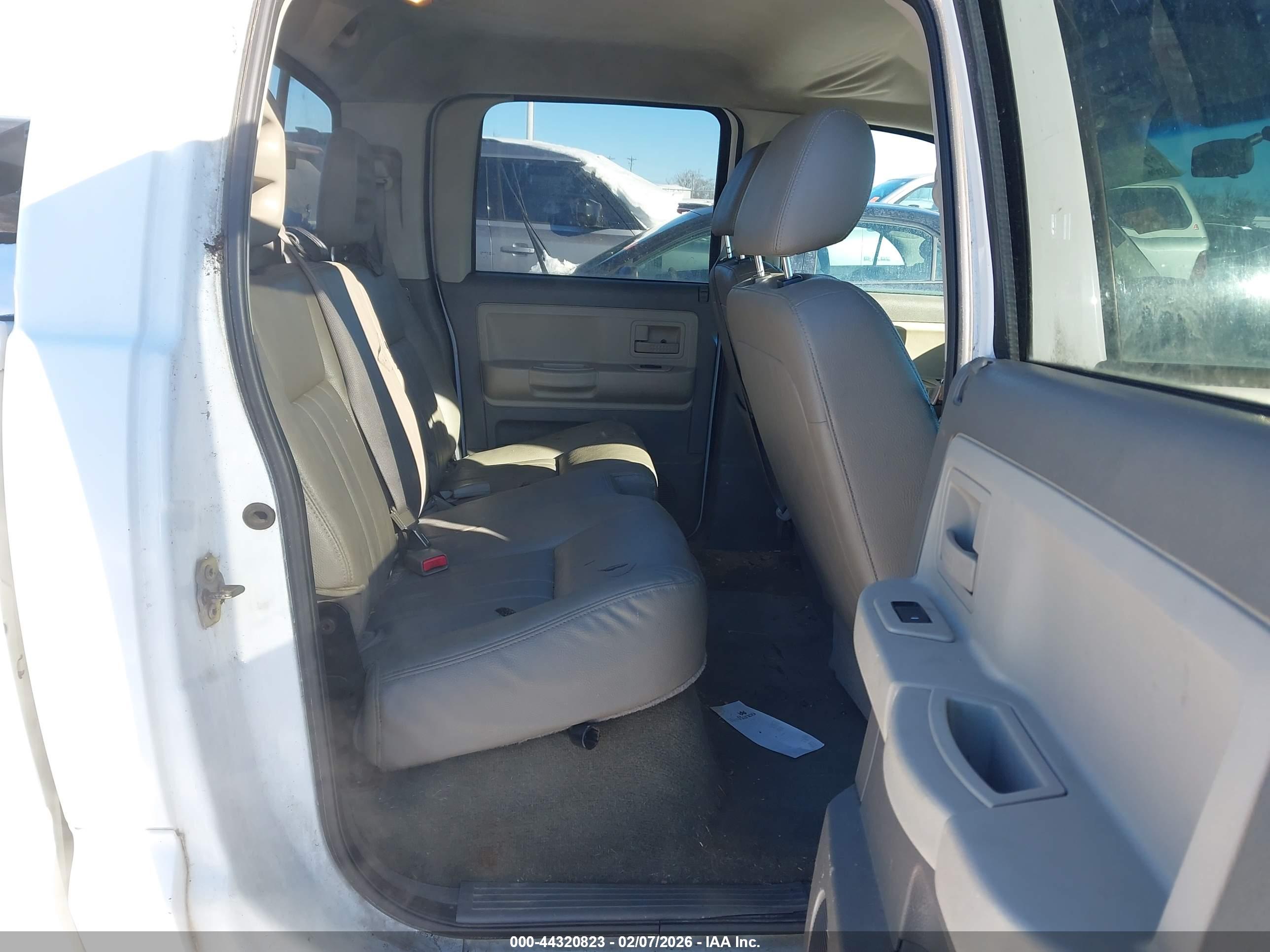 DODGE DAKOTA image 8
