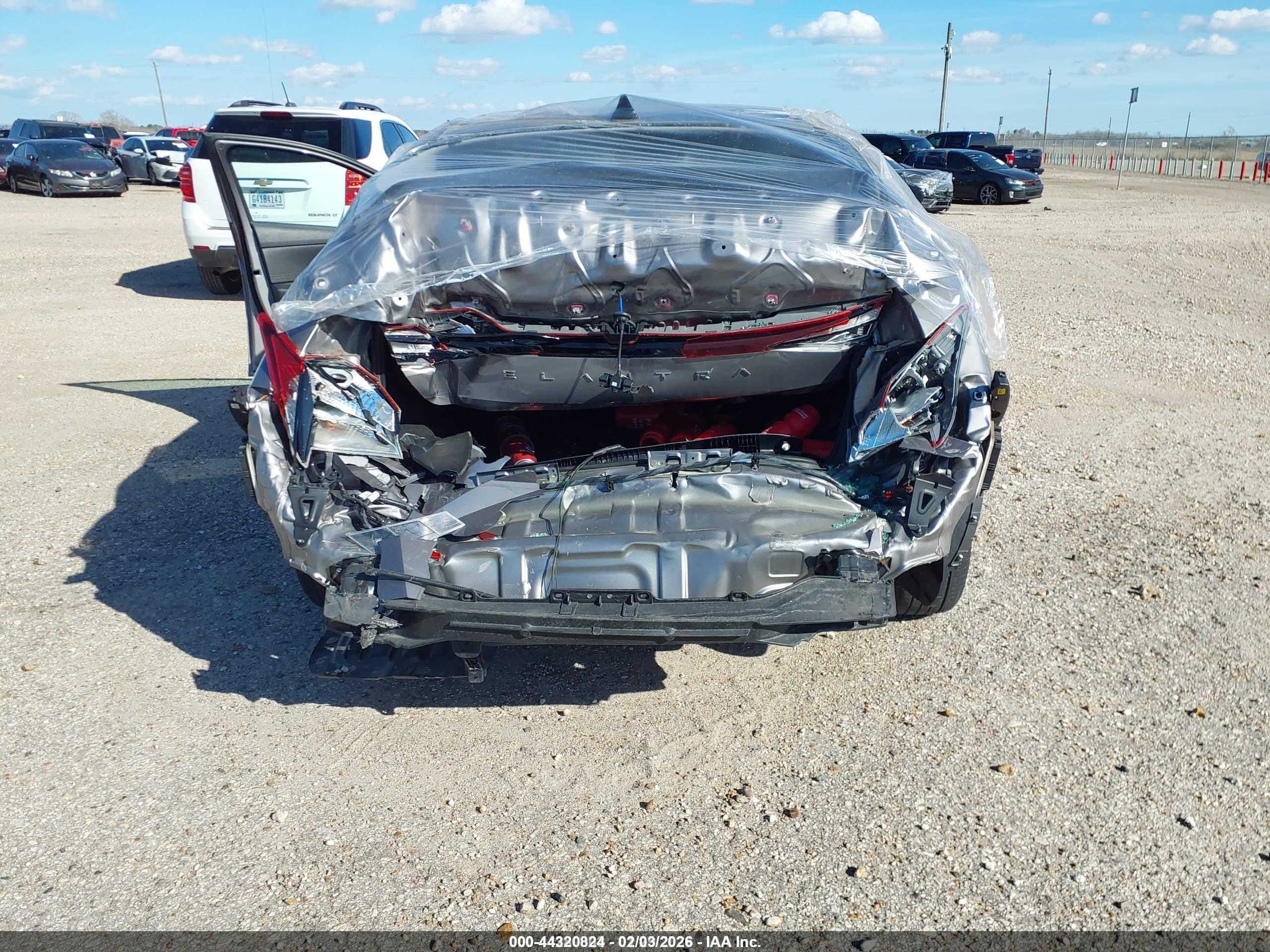 HYUNDAI ELANTRA image 6