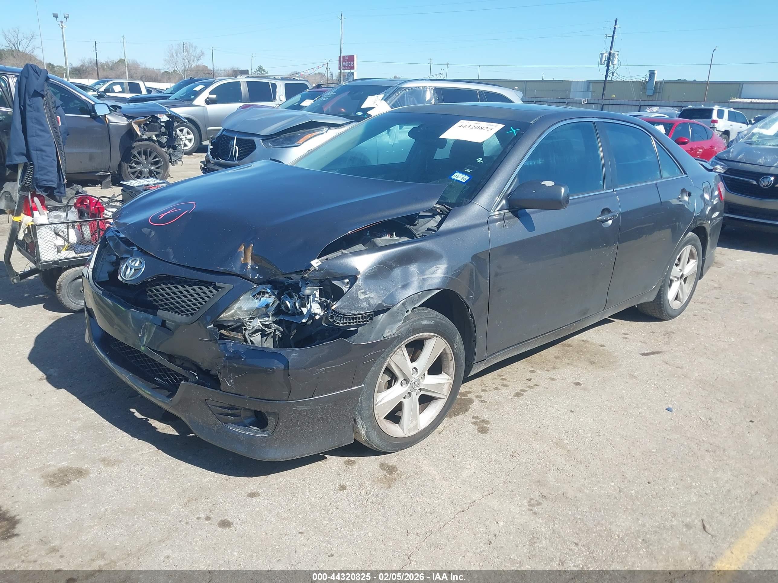 TOYOTA CAMRY image 2
