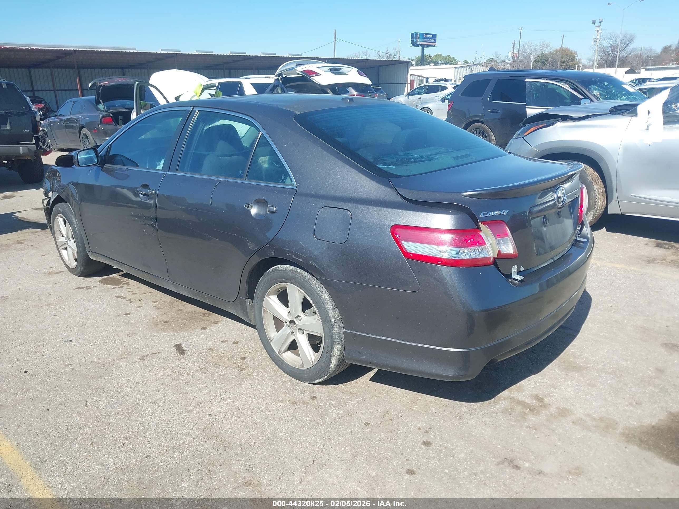 TOYOTA CAMRY image 3
