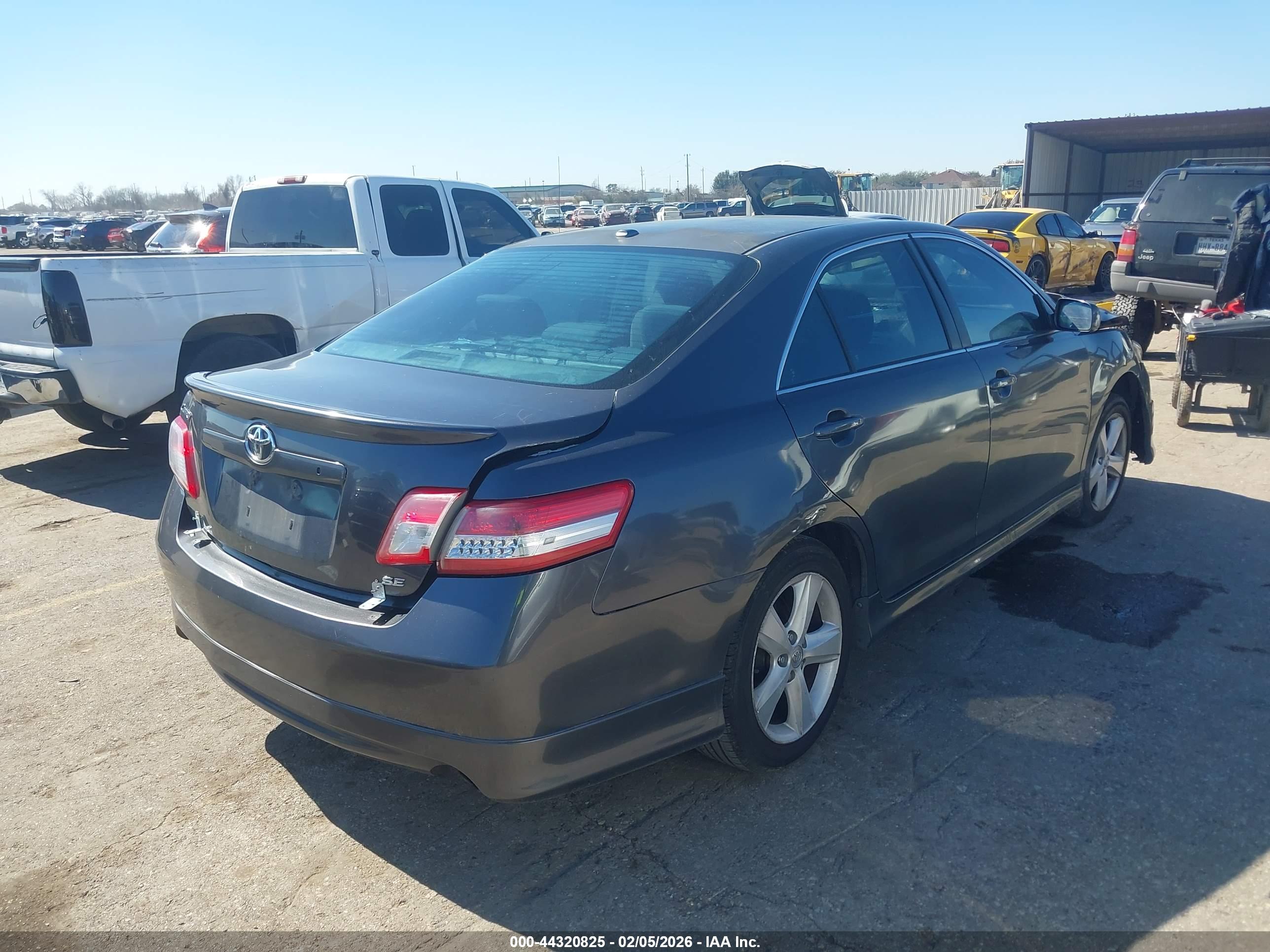 TOYOTA CAMRY image 4