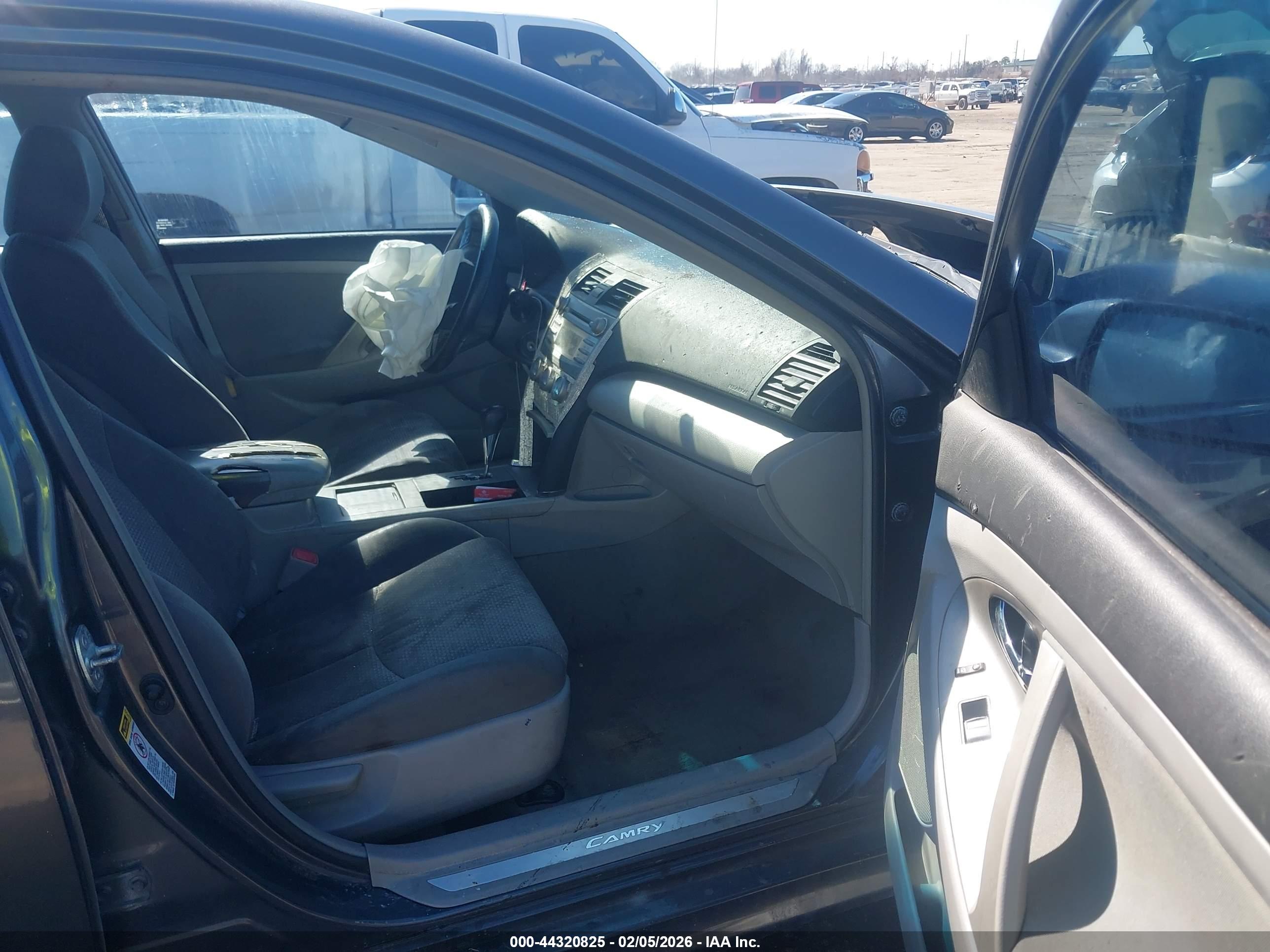 TOYOTA CAMRY image 5
