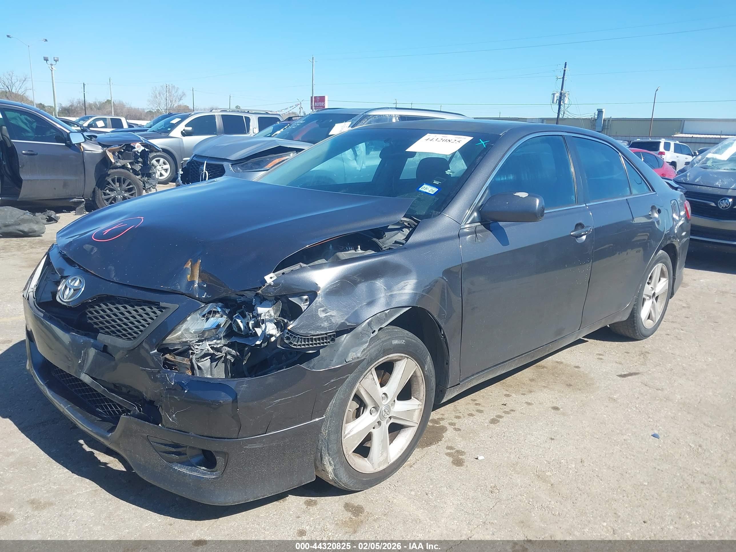 TOYOTA CAMRY image 6