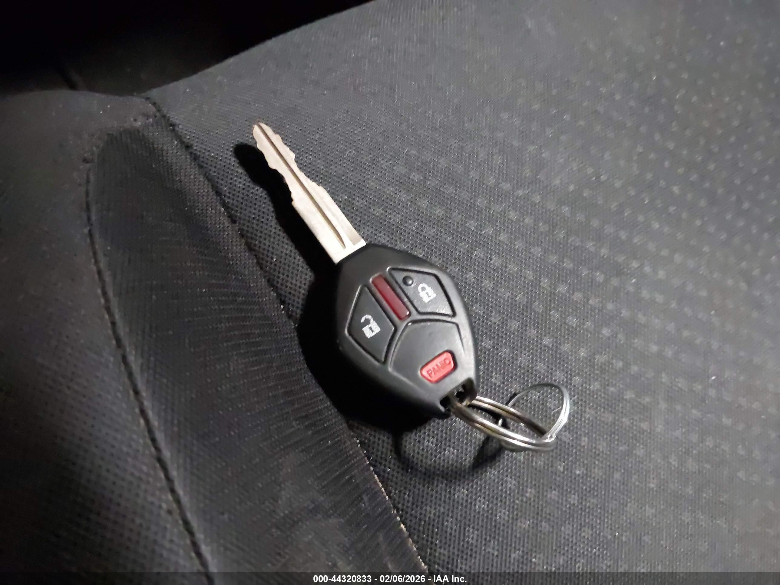 MITSUBISHI OUTLANDER image 11