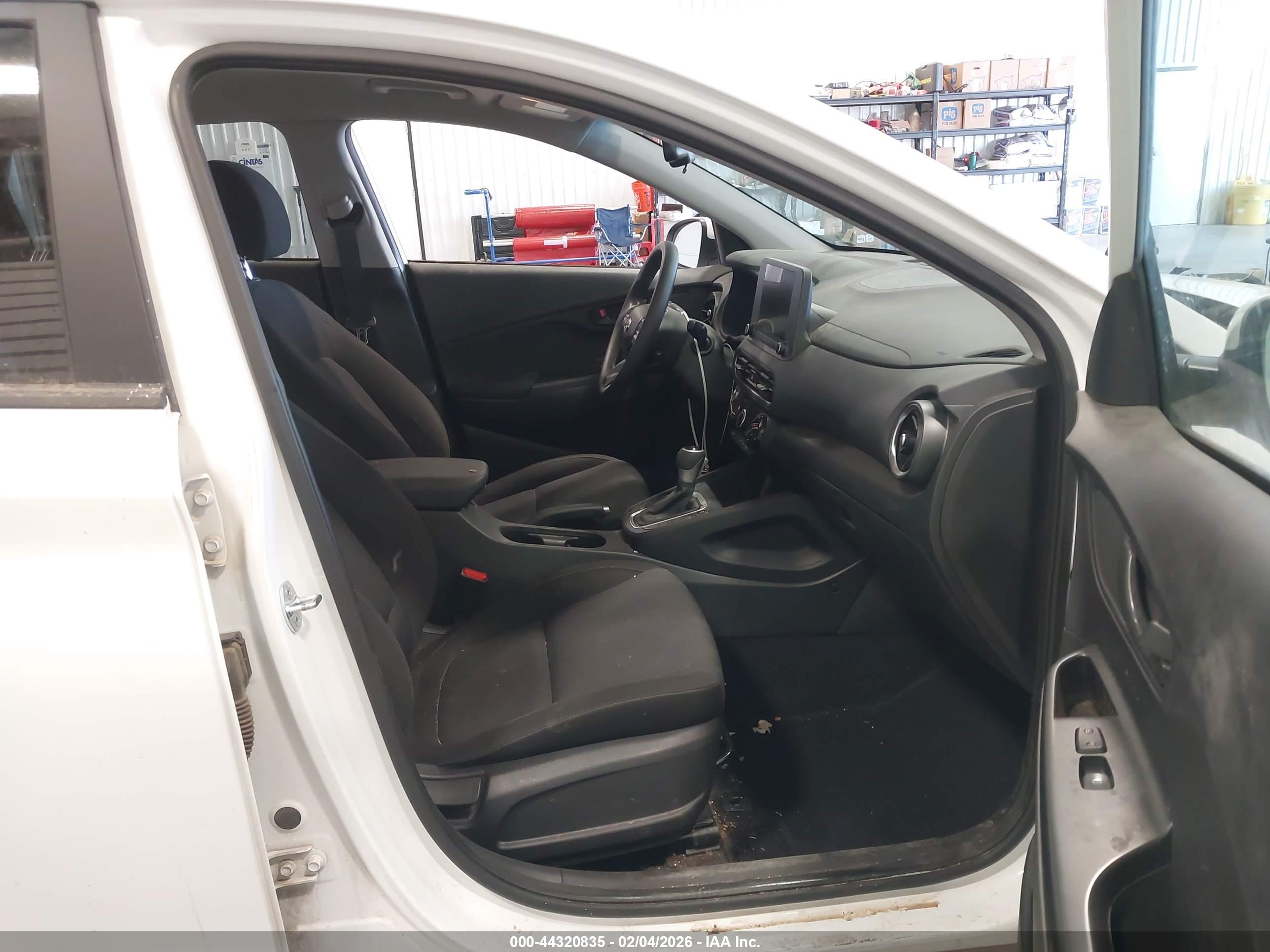 HYUNDAI KONA image 5