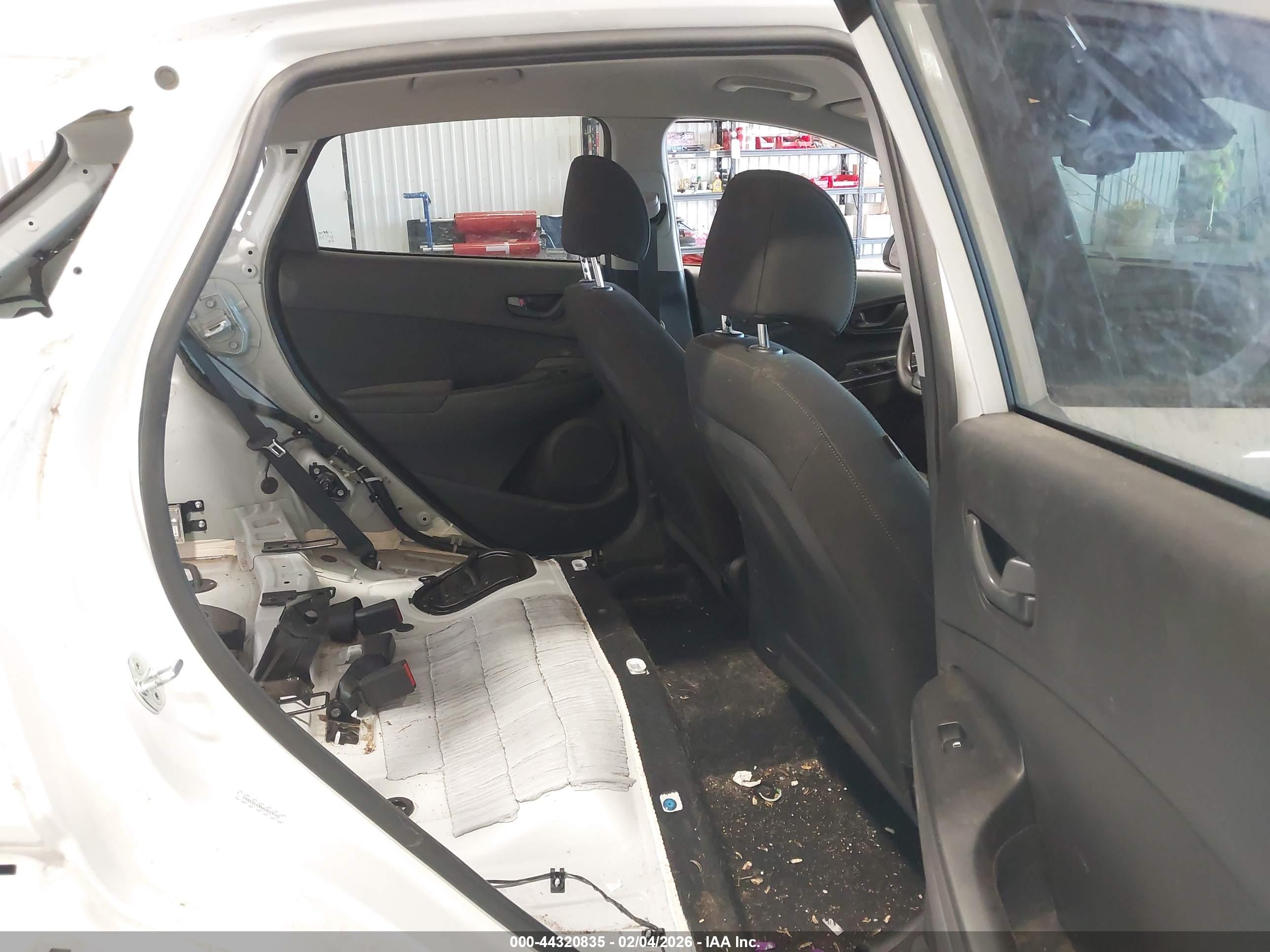 HYUNDAI KONA image 8
