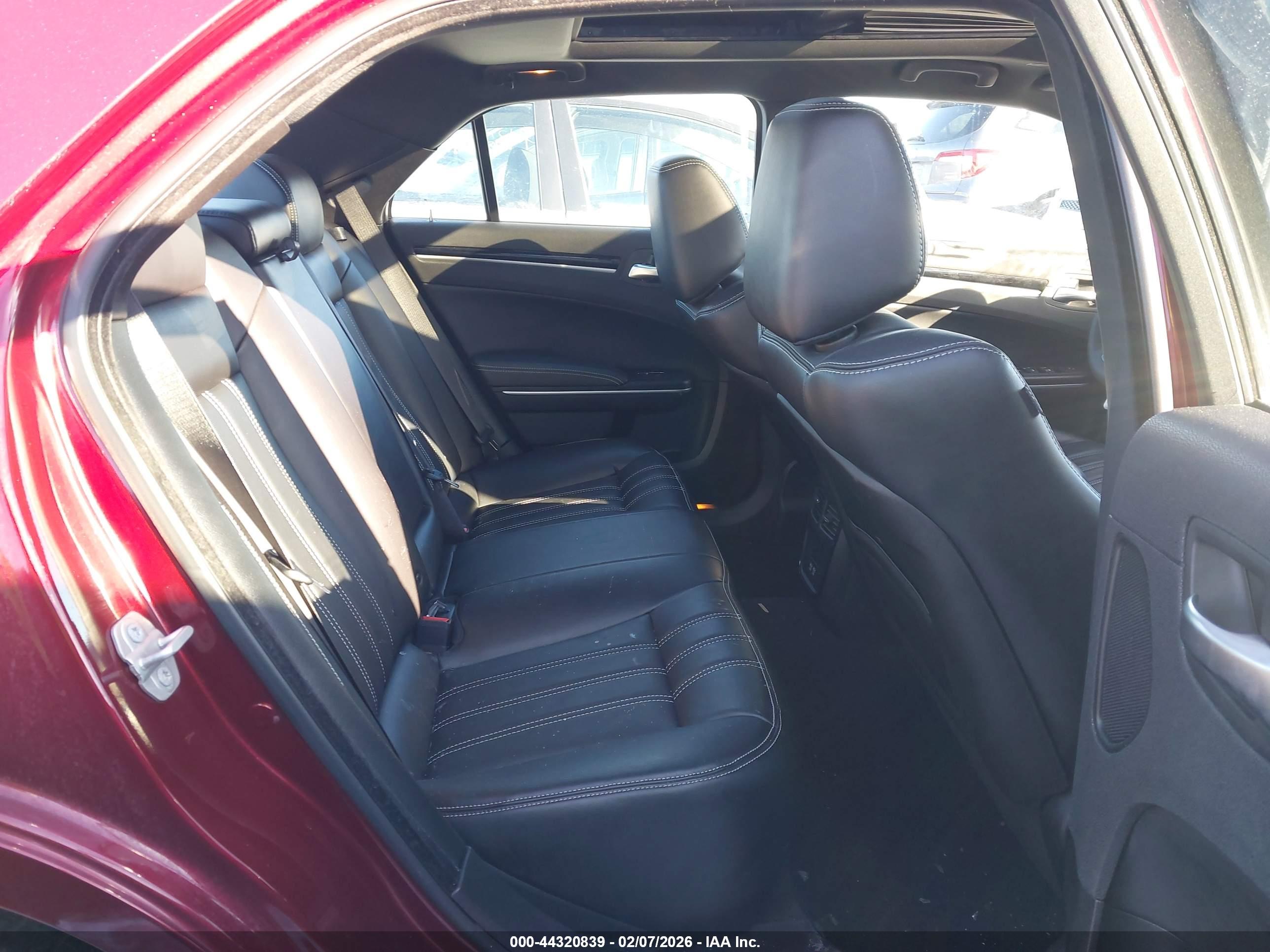 CHRYSLER 300 image 8