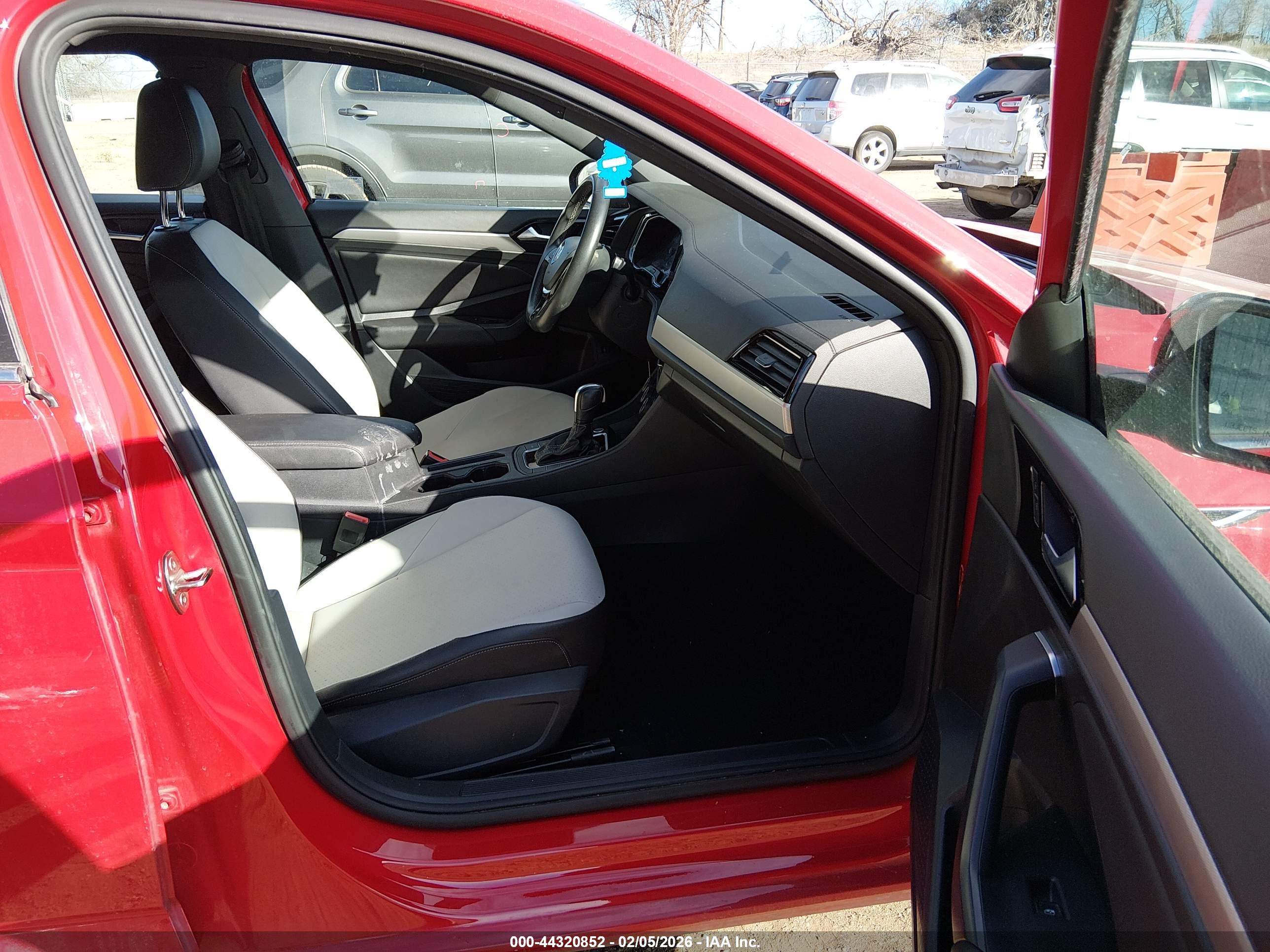 VOLKSWAGEN JETTA image 5