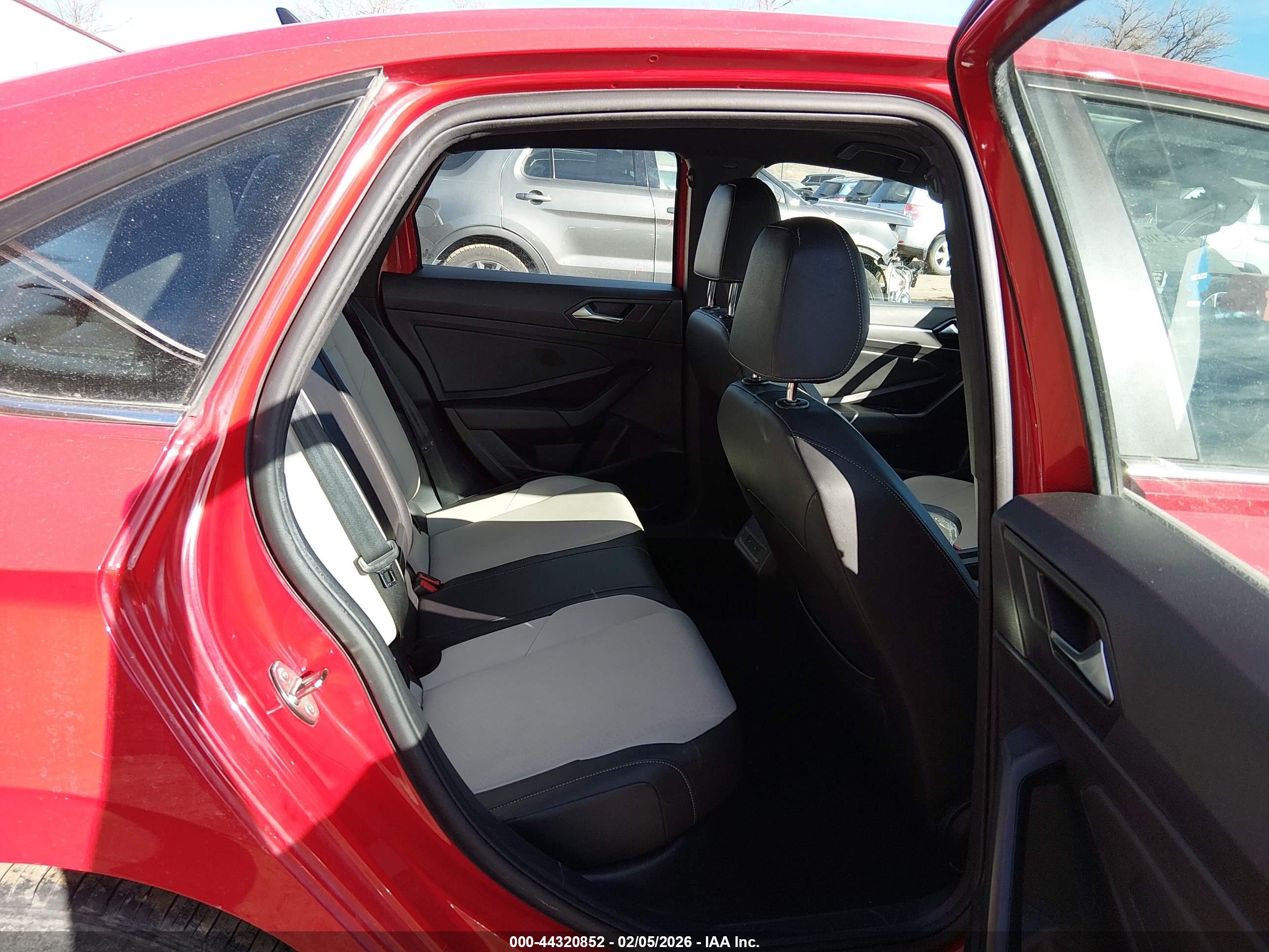 VOLKSWAGEN JETTA image 8