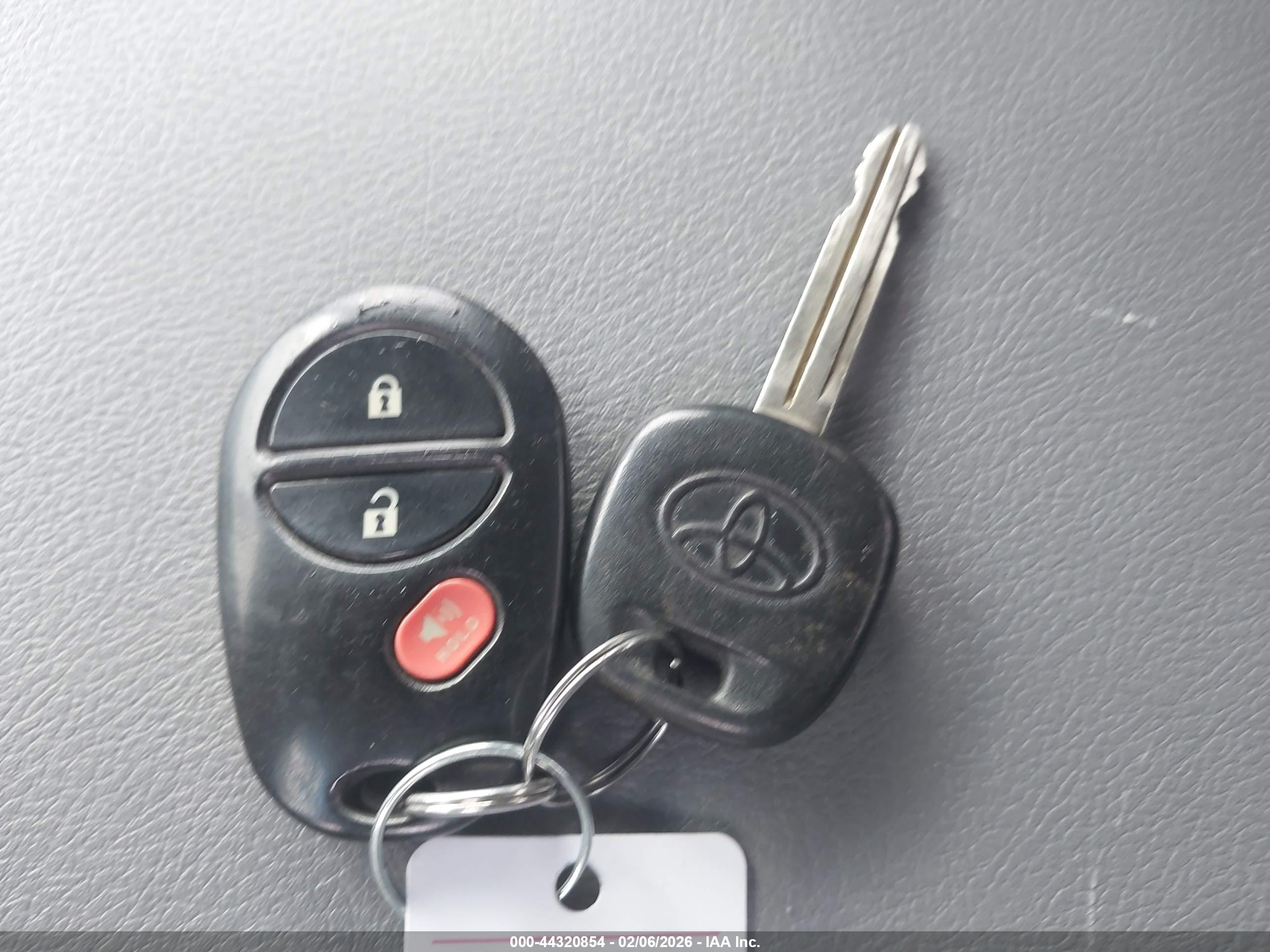 TOYOTA TUNDRA image 11