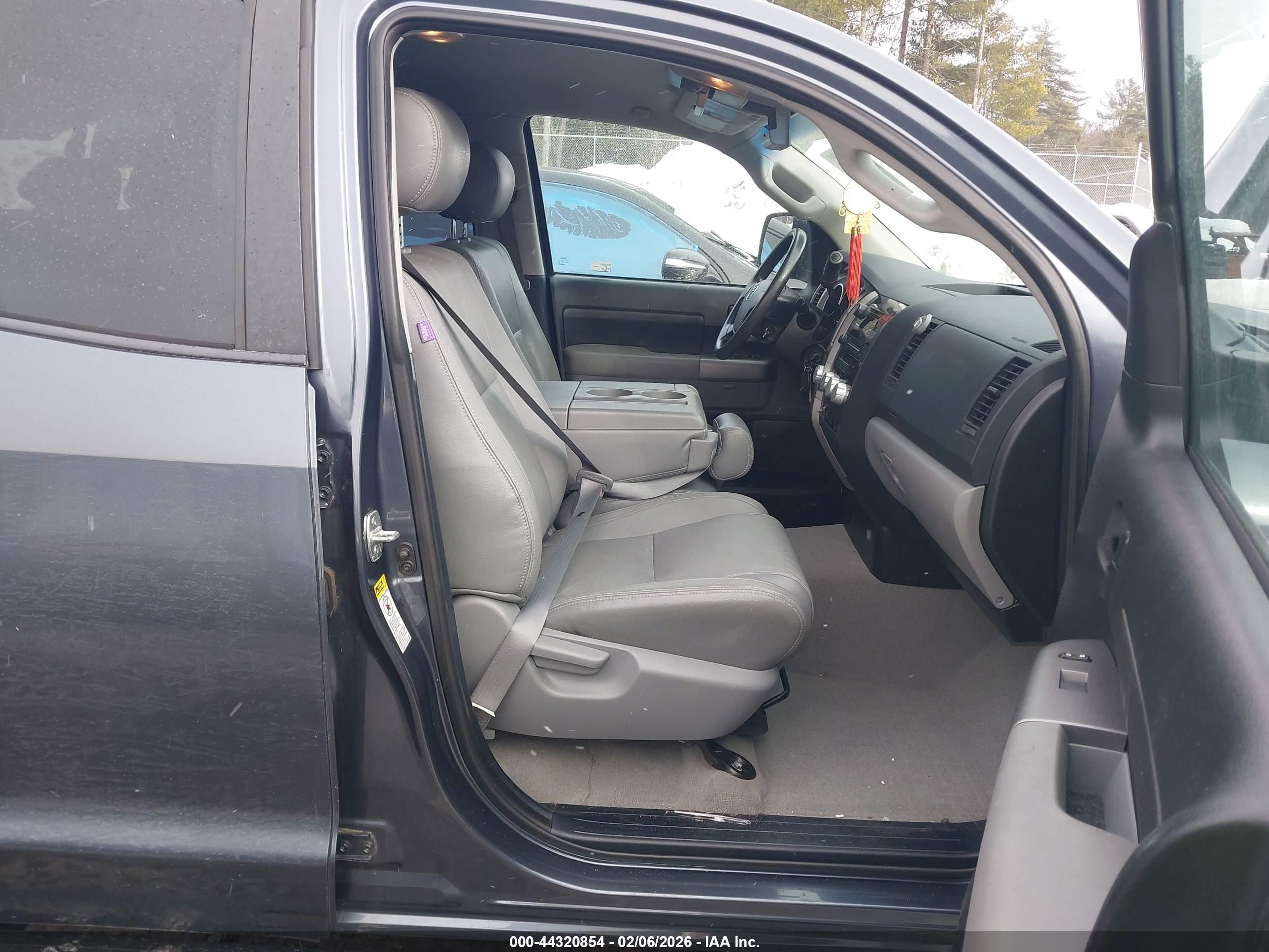 TOYOTA TUNDRA image 5