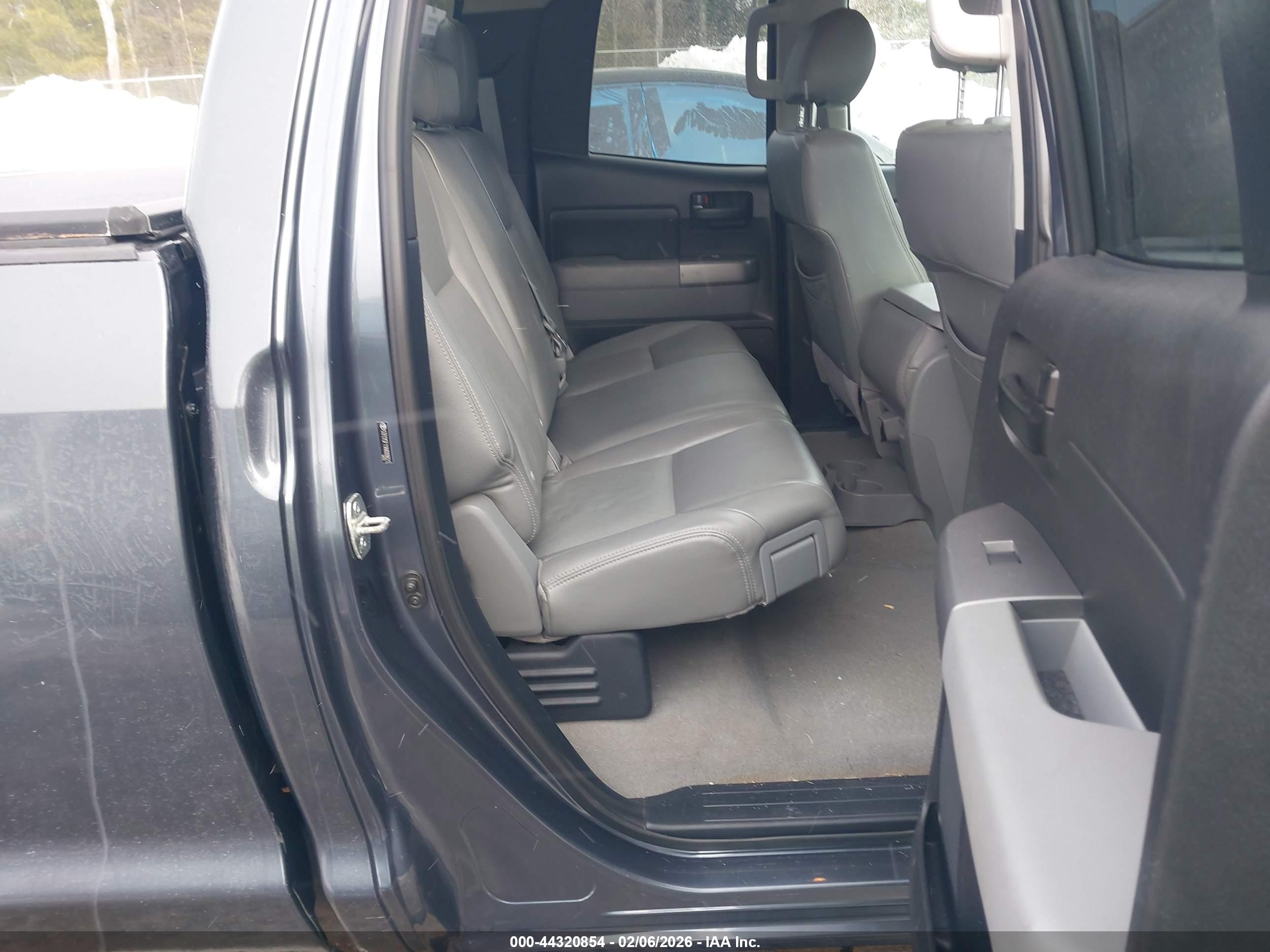 TOYOTA TUNDRA image 8