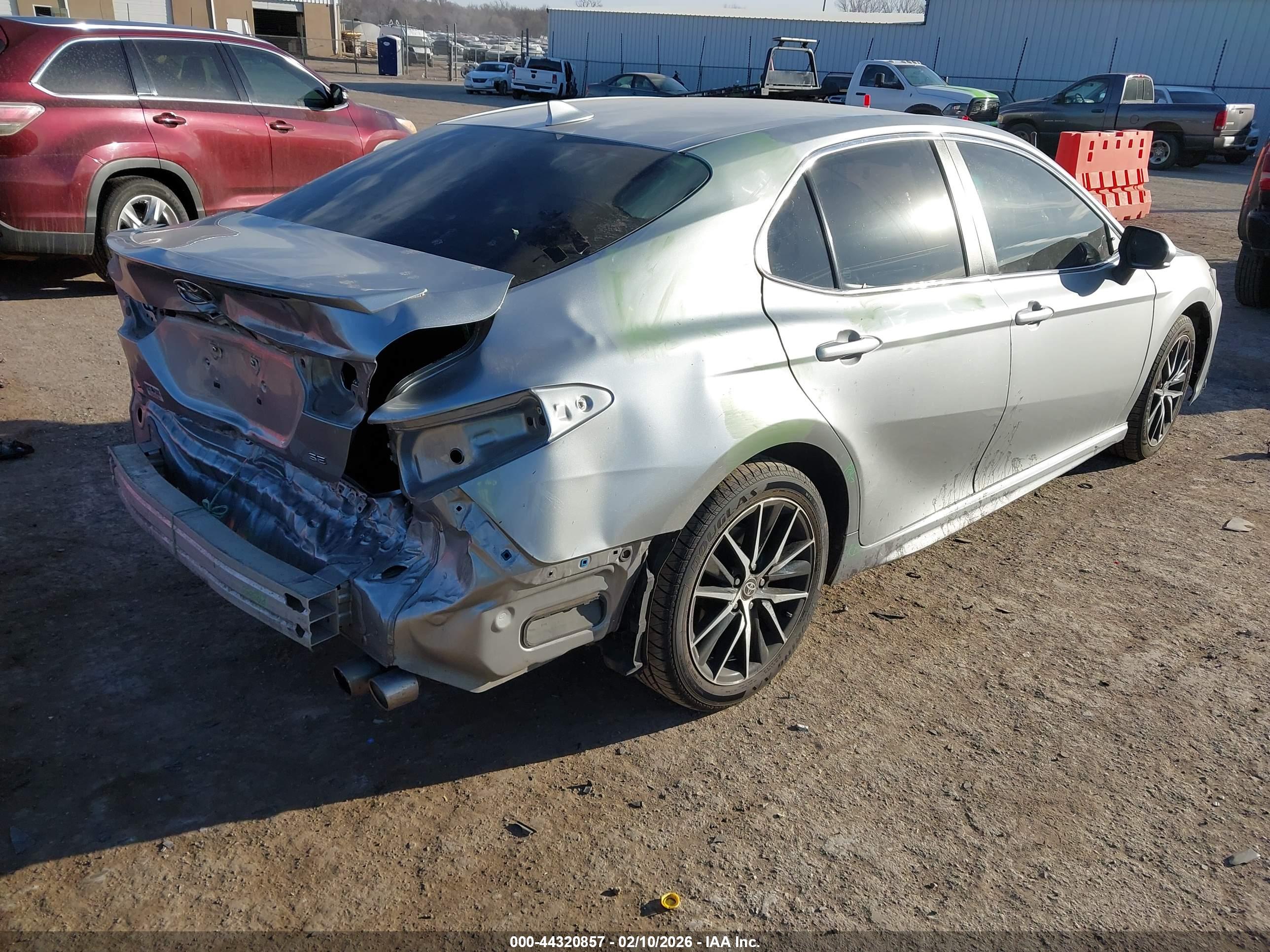 TOYOTA CAMRY image 4