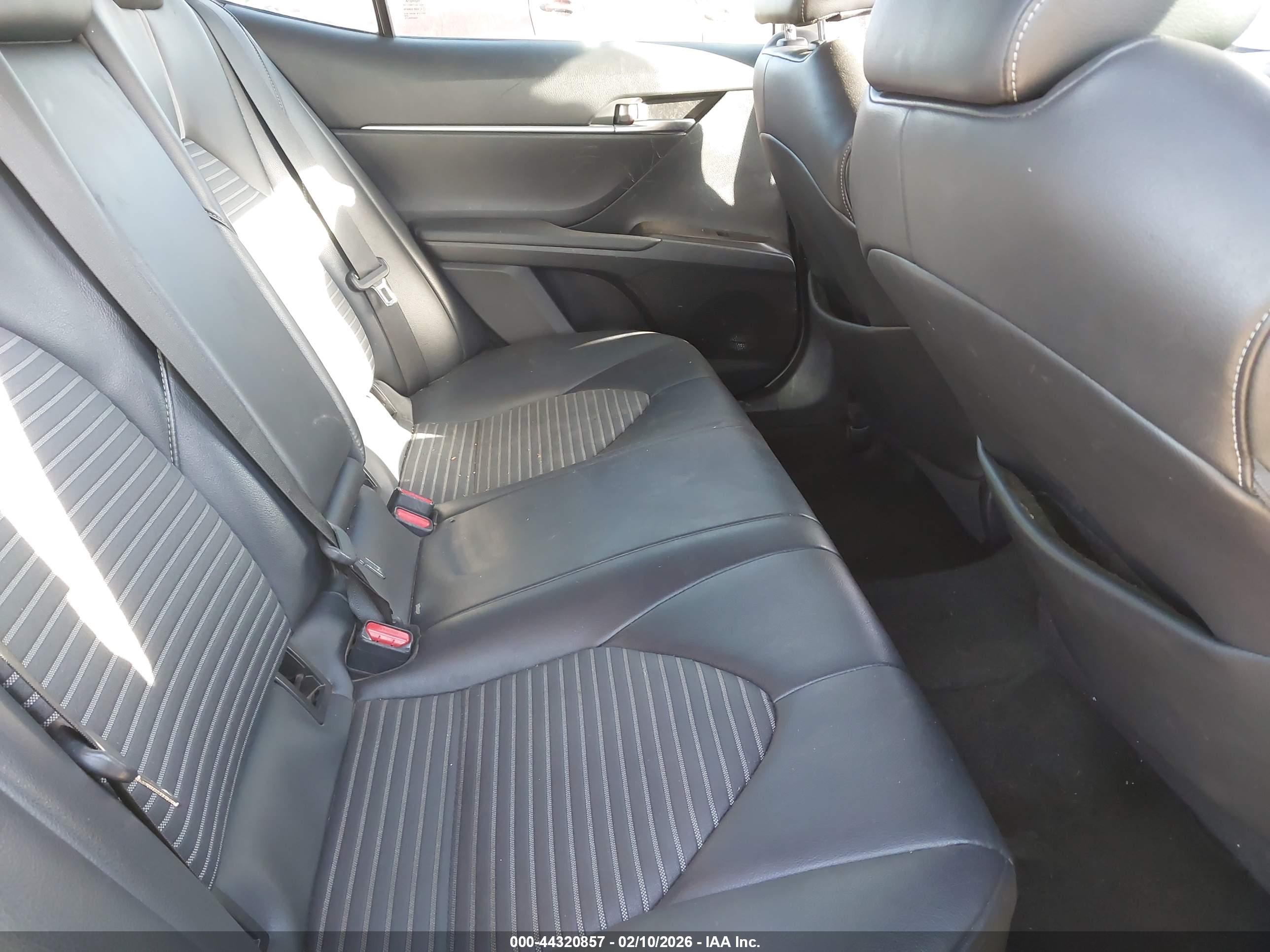 TOYOTA CAMRY image 8