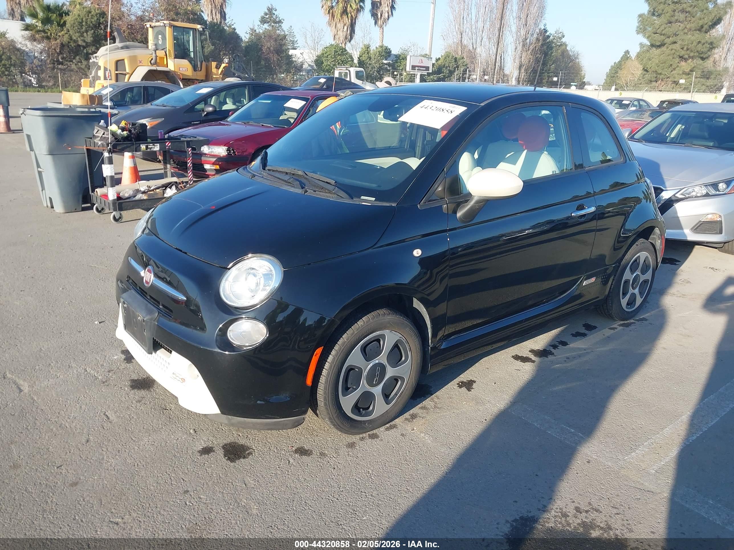 FIAT 500E image 2